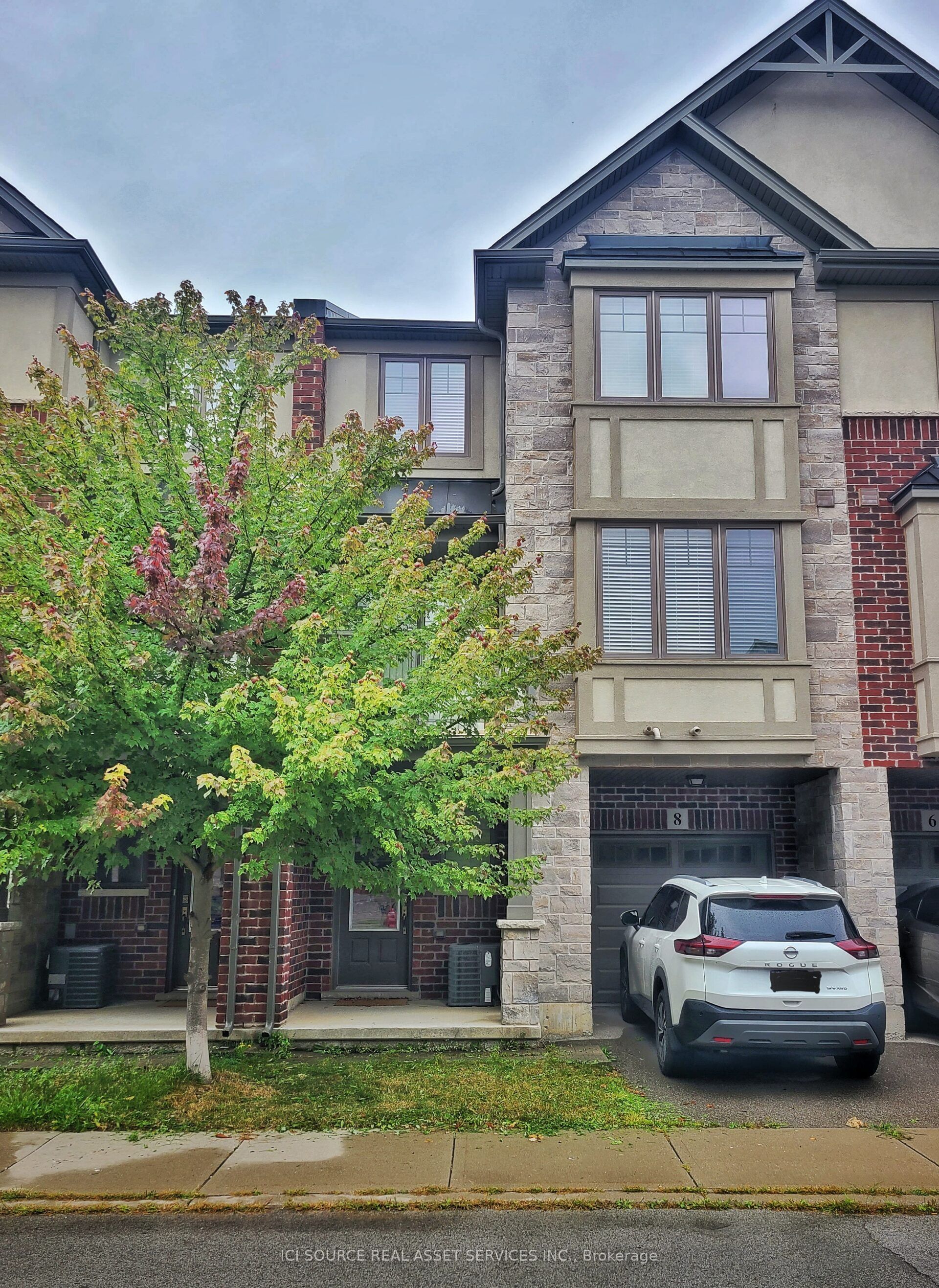 8 Whaley Lane, Hamilton, ON L9G 0G7