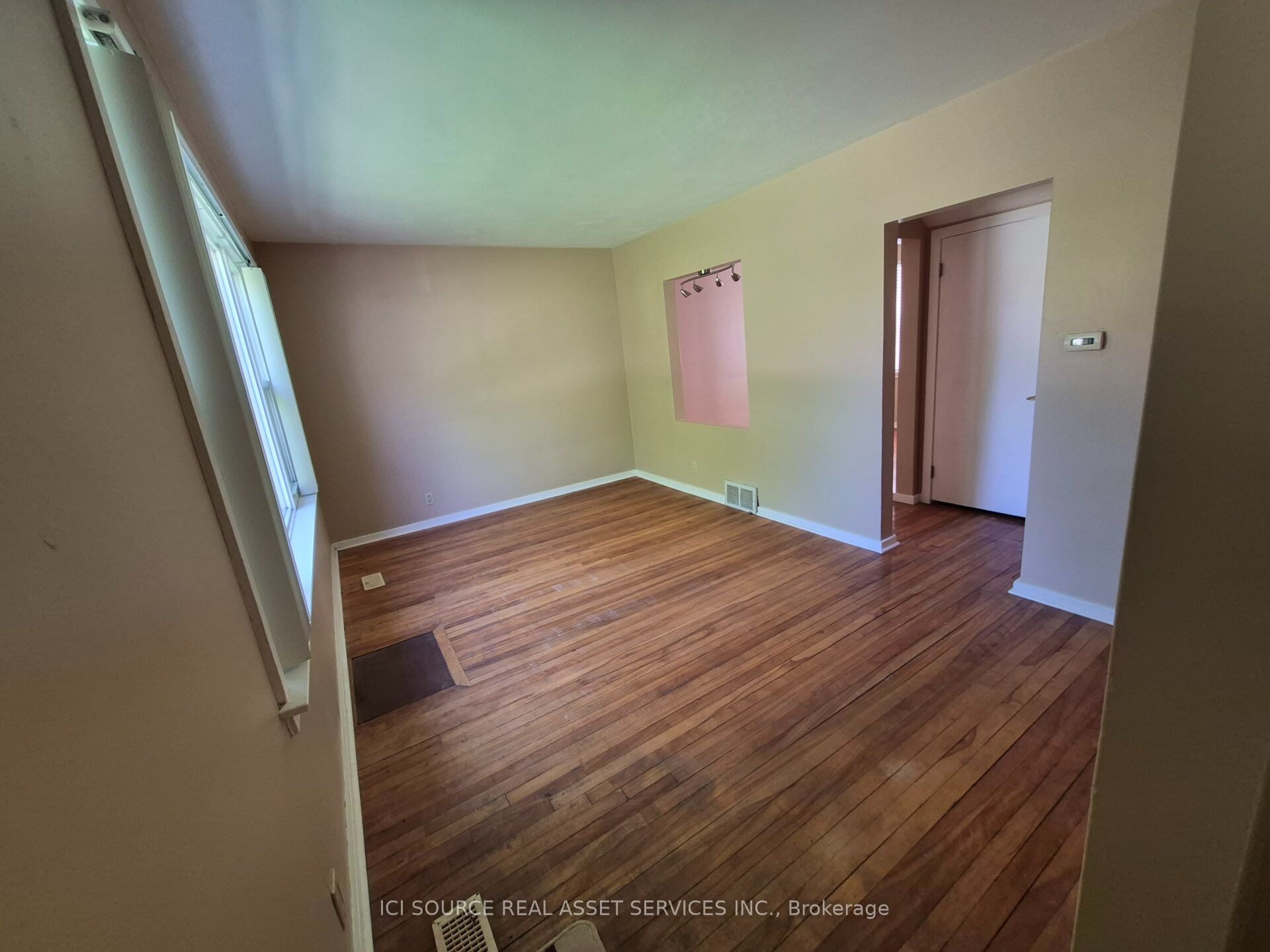 25 Watling Street, London East, ON N5Y 3N4 photo 2