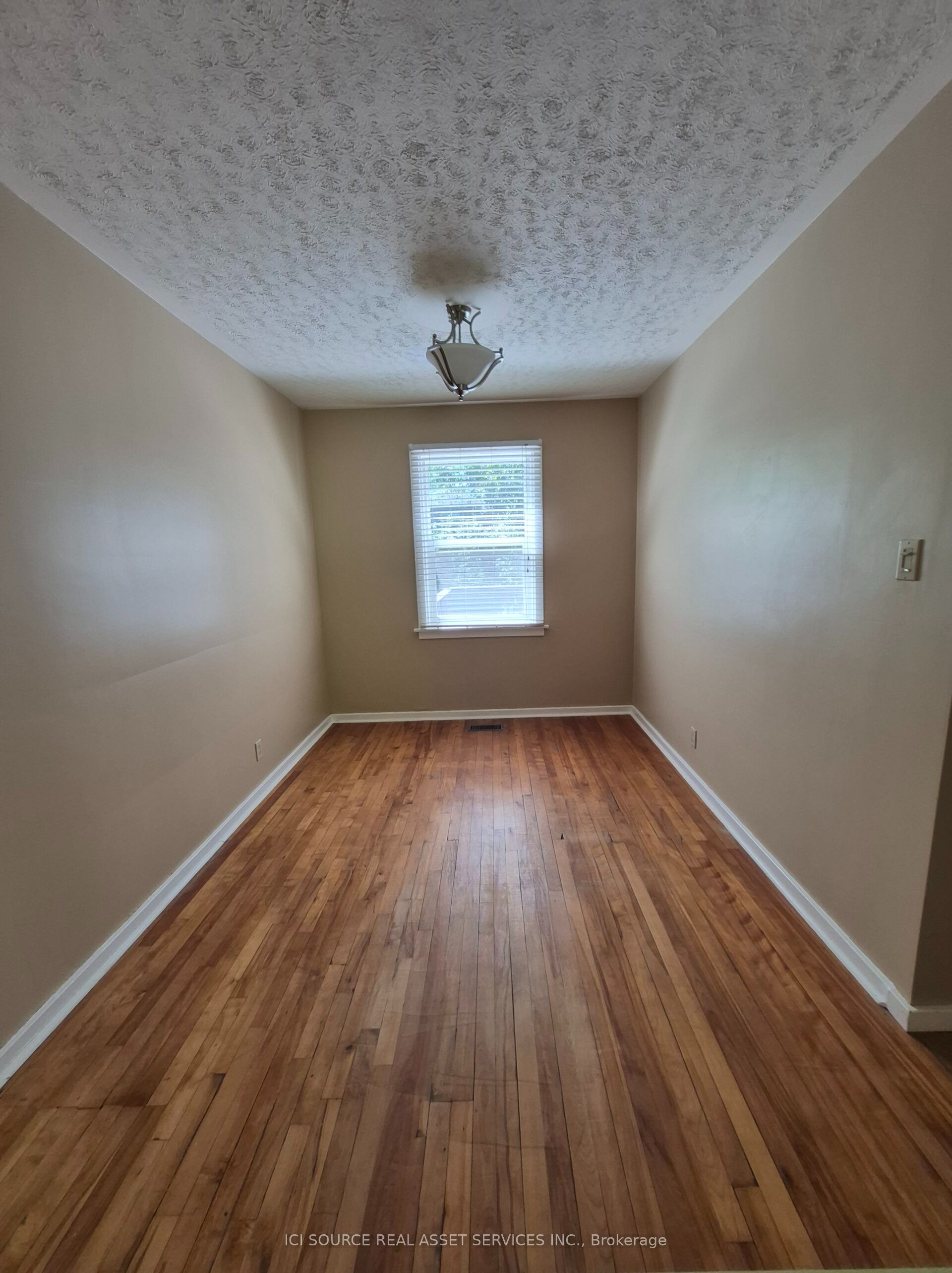 25 Watling Street, London East, ON N5Y 3N4 photo 3