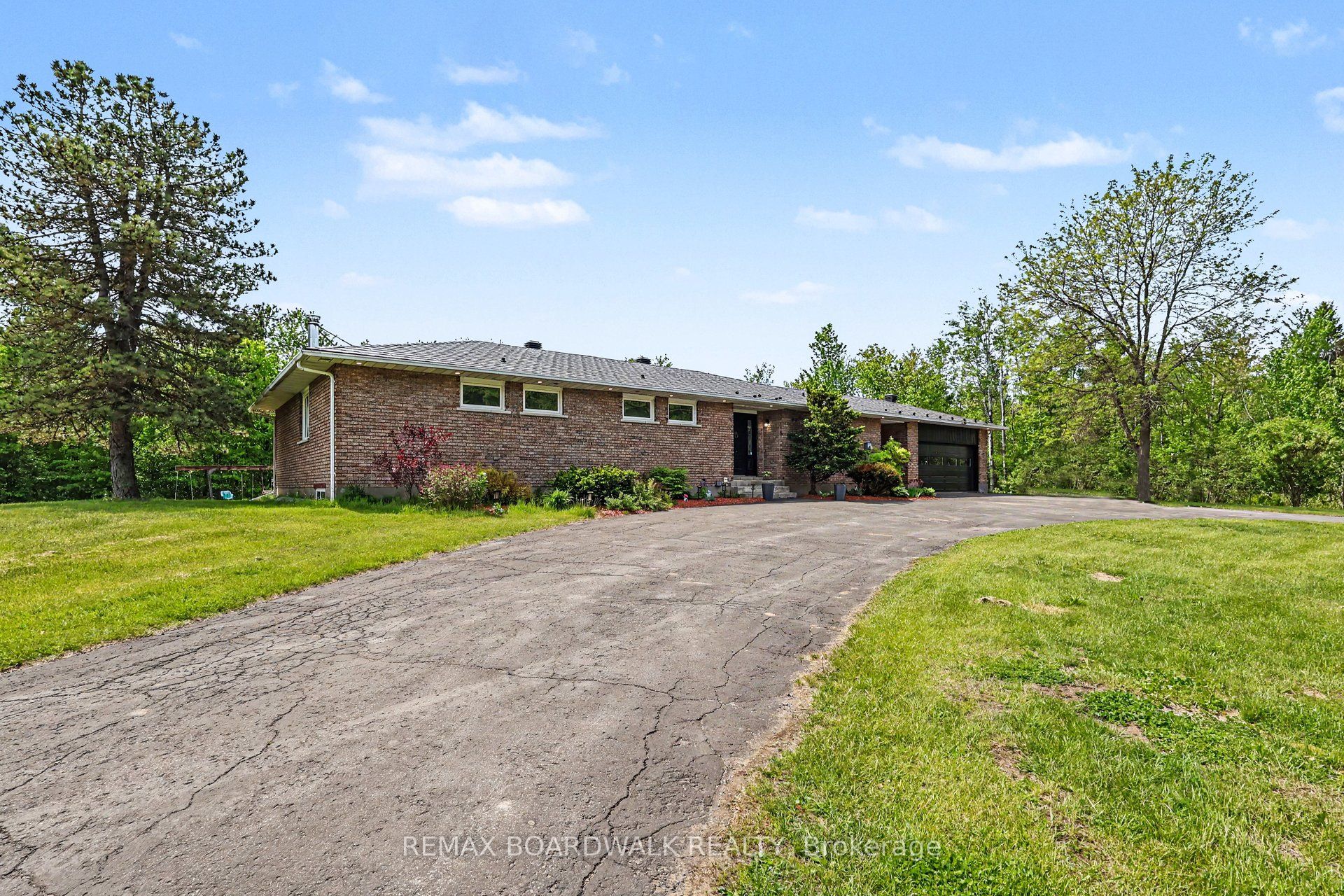 1500 Du Golf Road, Clarence-Rockland, ON K0A 1N0 photo 2