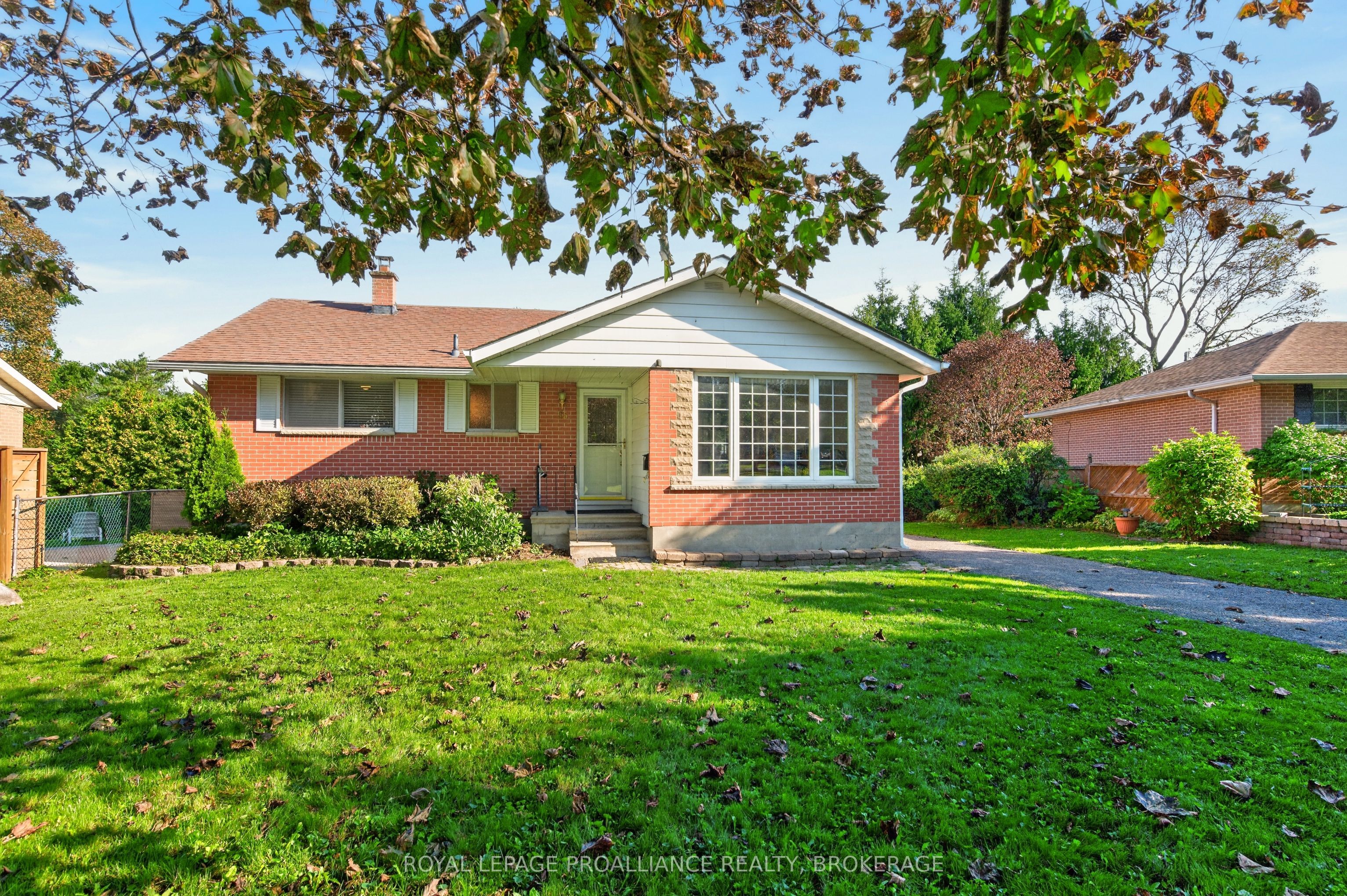 15 Hampstead, Kingston, ON K7M 3J1
