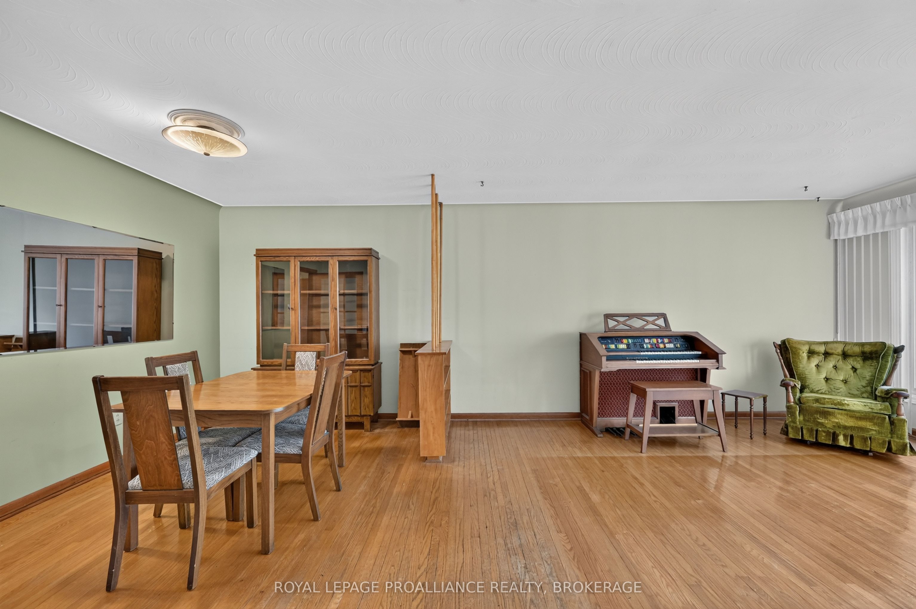15 Hampstead, Kingston, ON K7M 3J1 photo 3