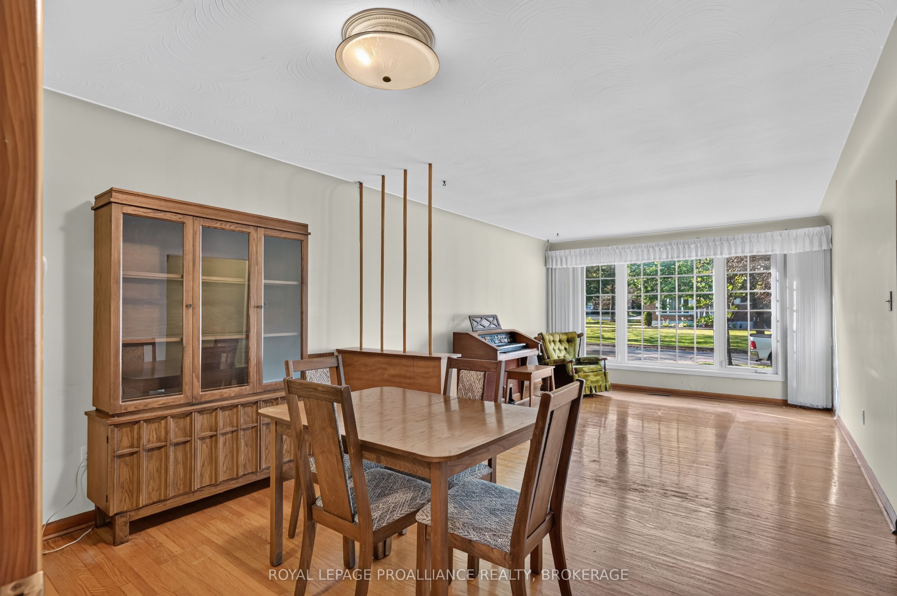 15 Hampstead, Kingston, ON K7M 3J1 photo 5