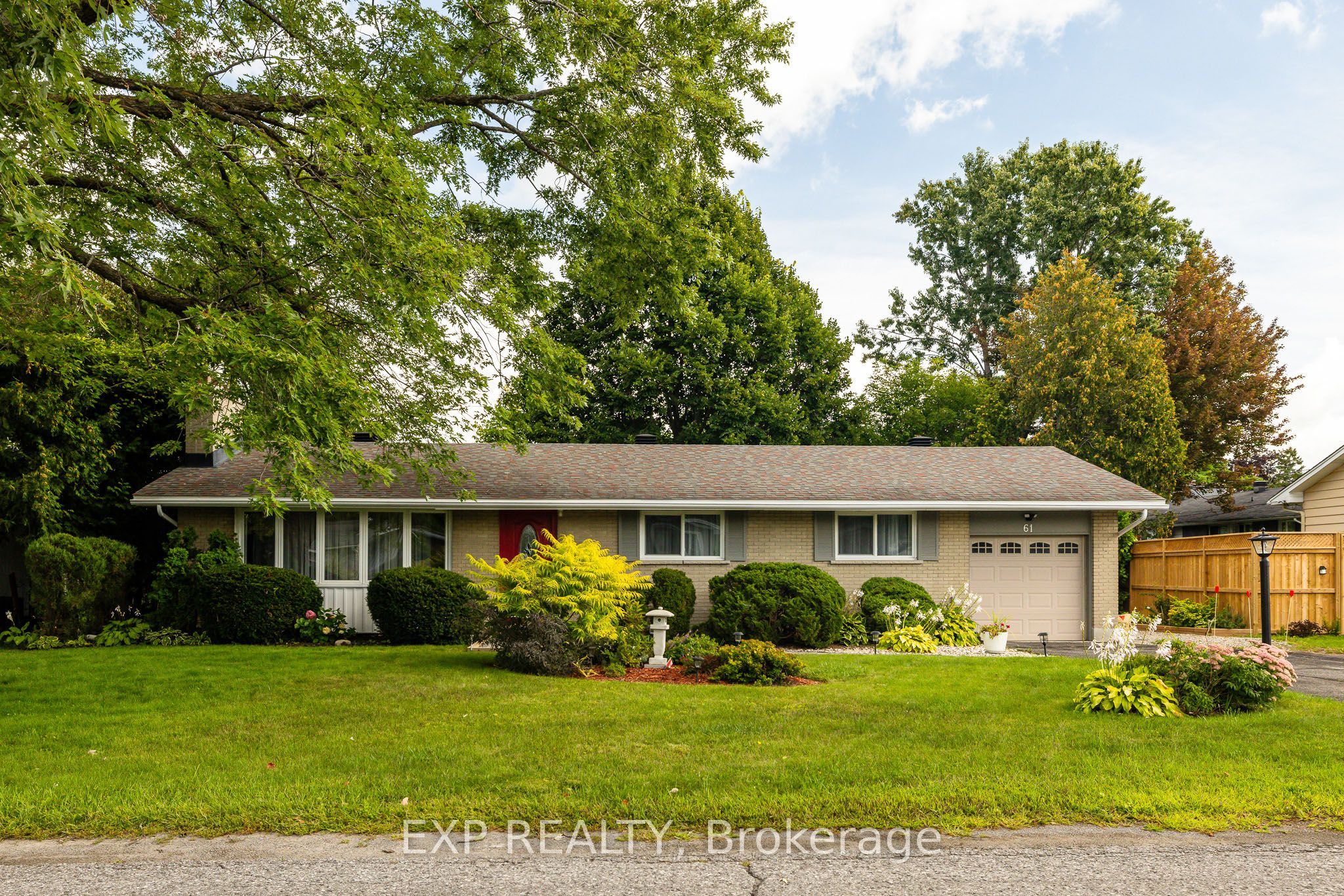 61 Ridgefield Crescent, Bells Corners and South to Fallowfield, ON K2H 6S6 photo 2
