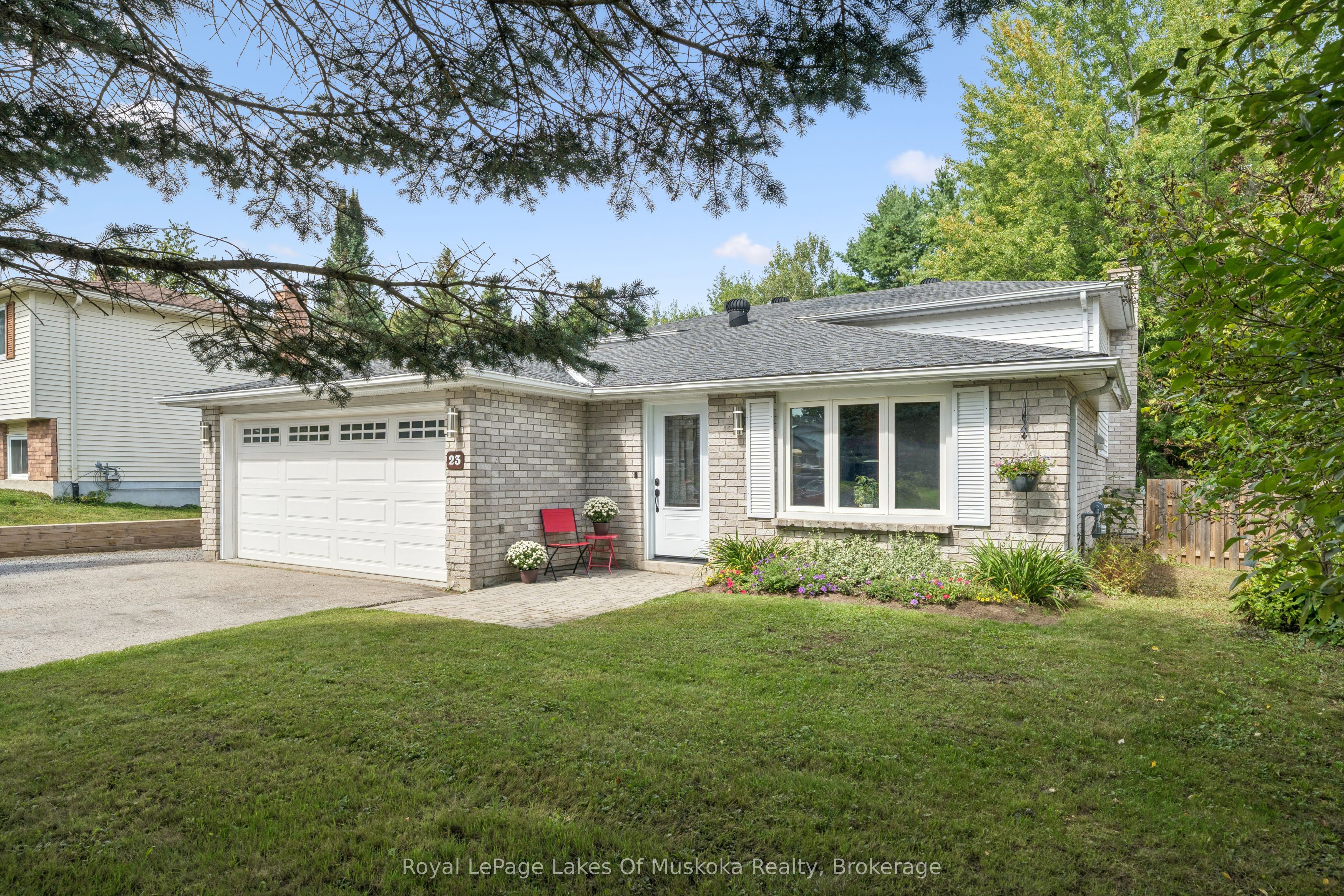 23 Maypark Drive, Bracebridge, ON P1L 1C3