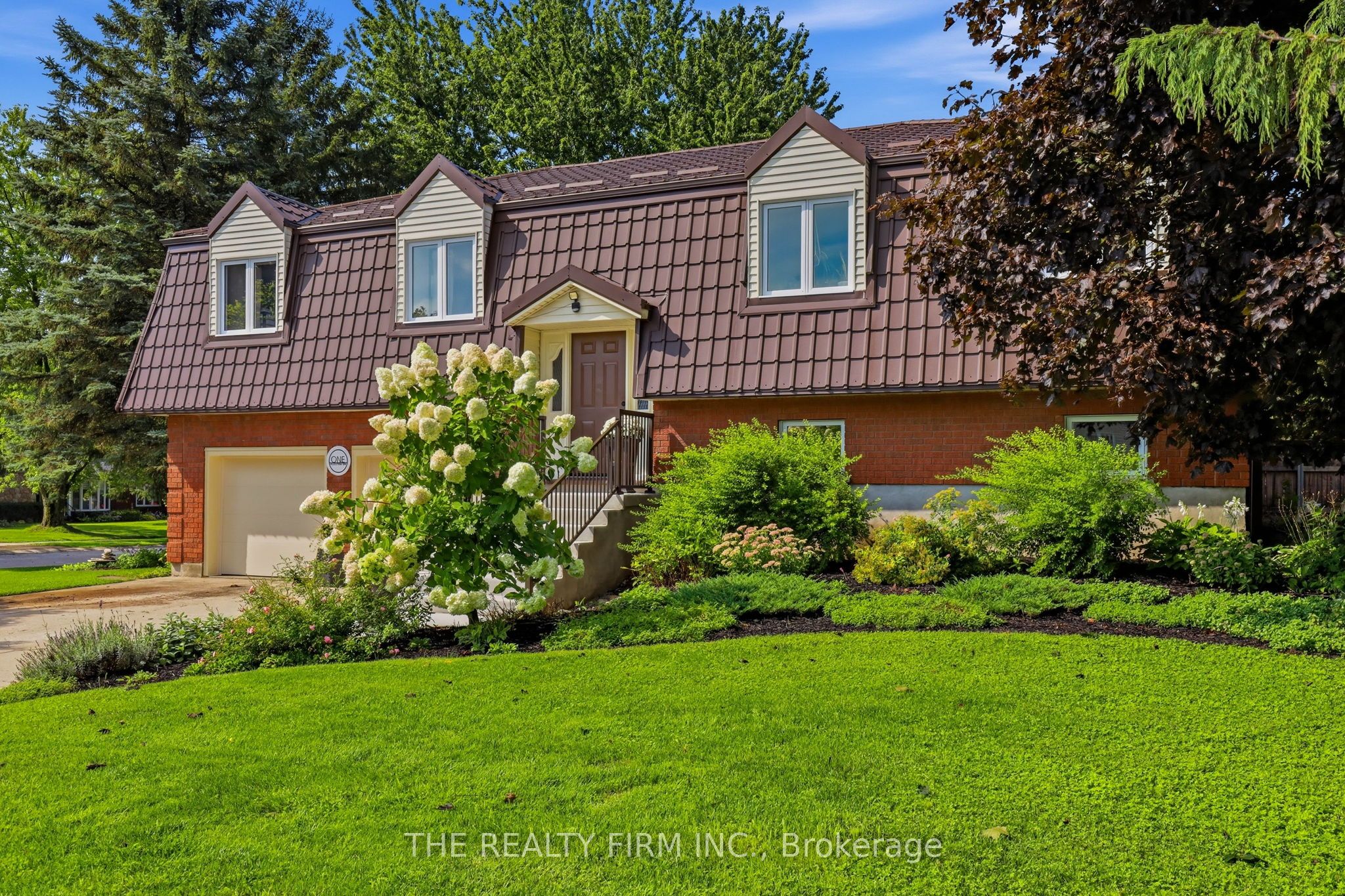 1 Hueston Drive, Thames Centre, ON N0M 2P0 photo 3