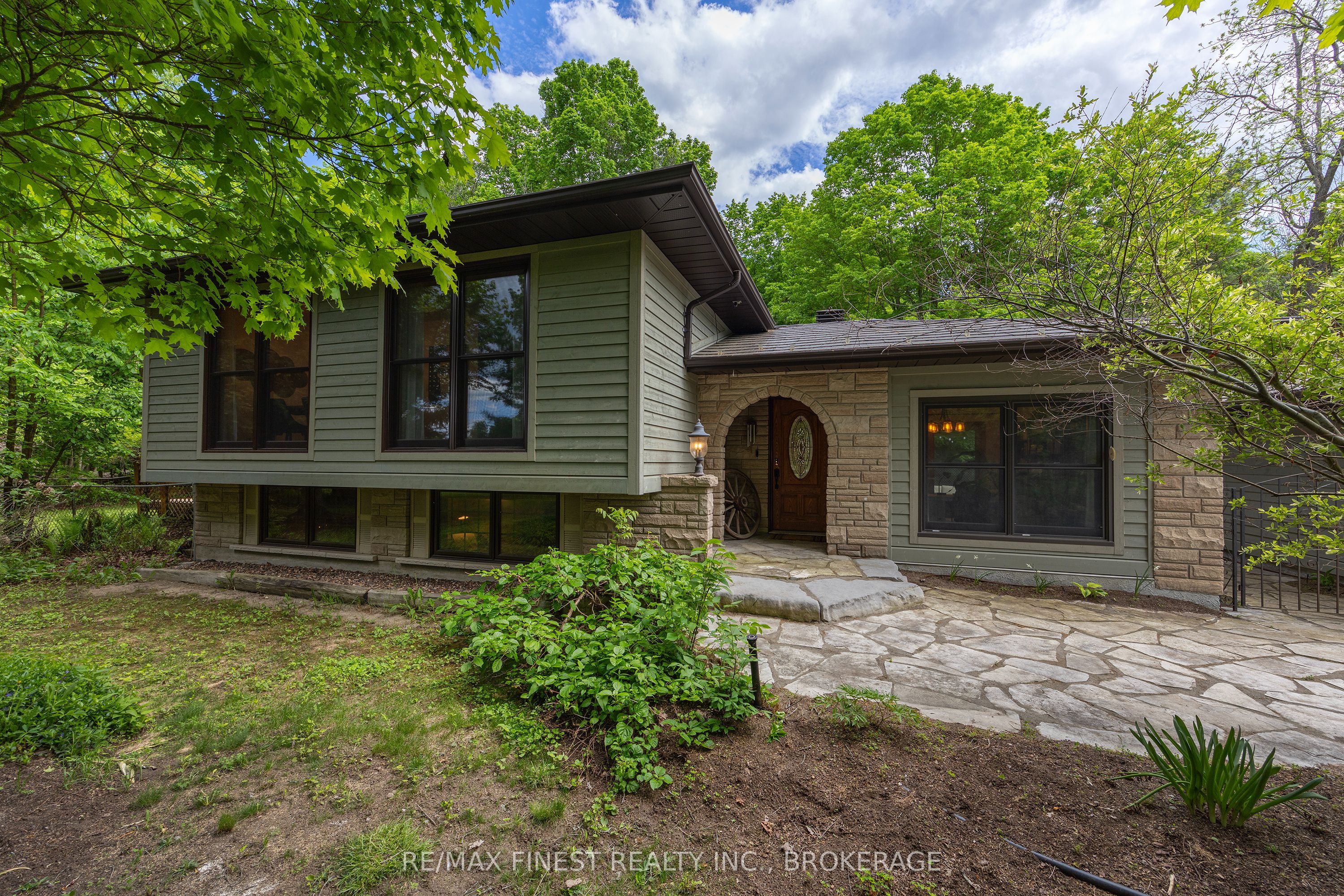 1465 Middle Road, Kingston, ON K7L 5H6