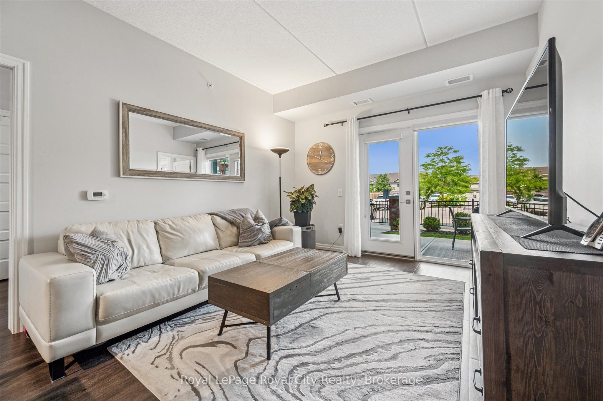 35 Kingsbury Square 121, Guelph, ON N1L 0J4