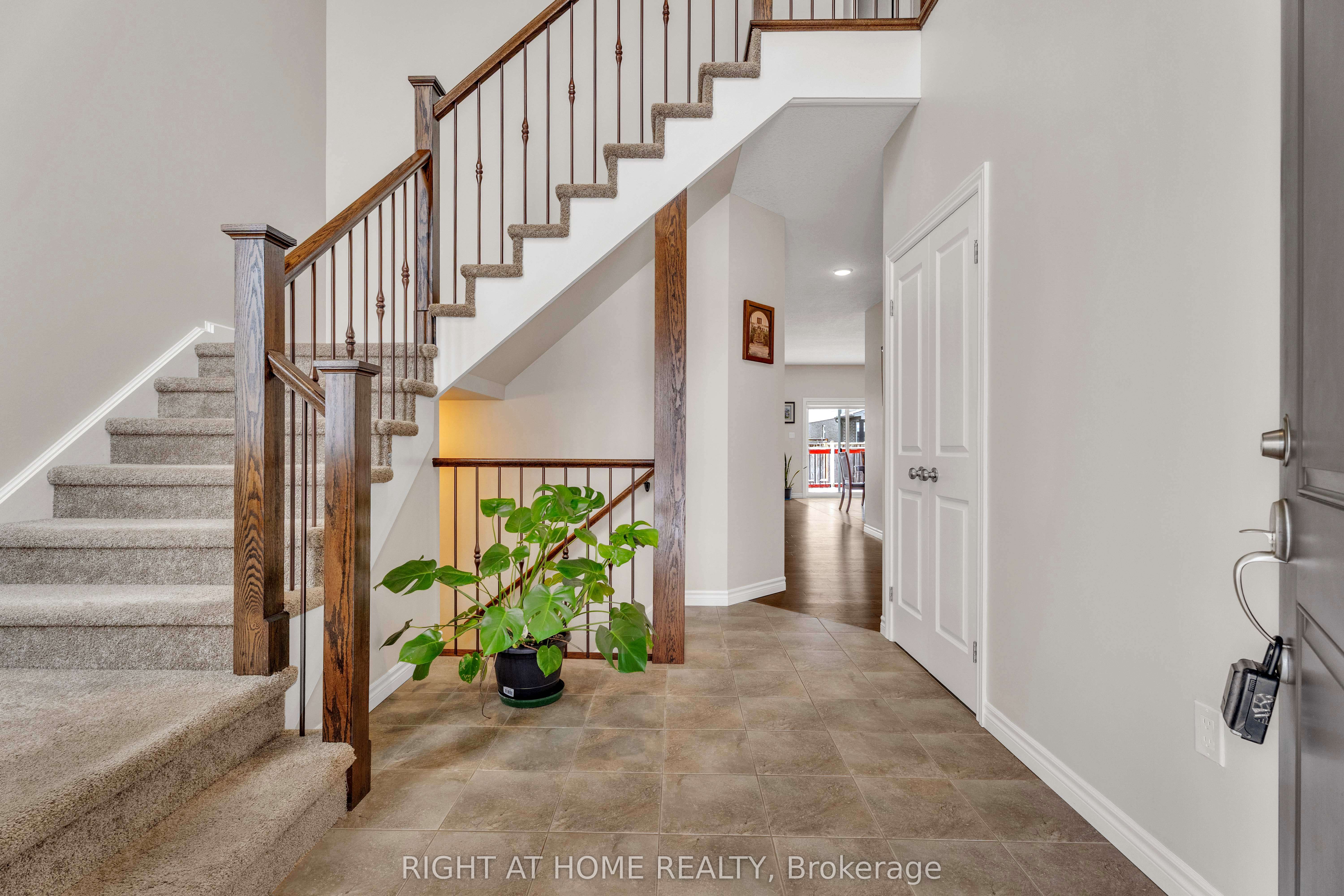 2206 SPRINGRIDGE Drive, London North, ON N5X 0M3 photo 3