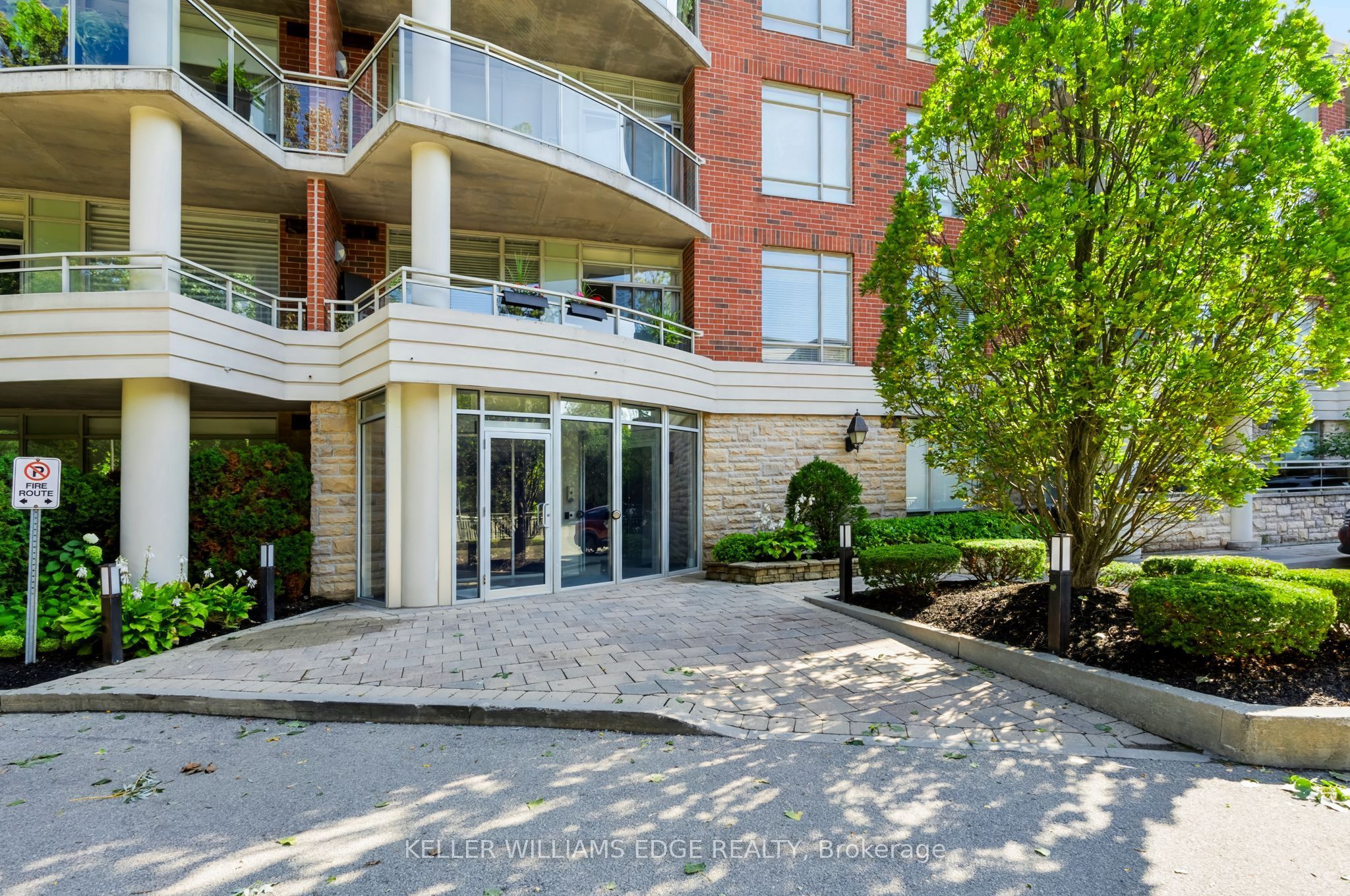 125 Wilson Street W 301, Hamilton, ON L9G 0B3 photo 3