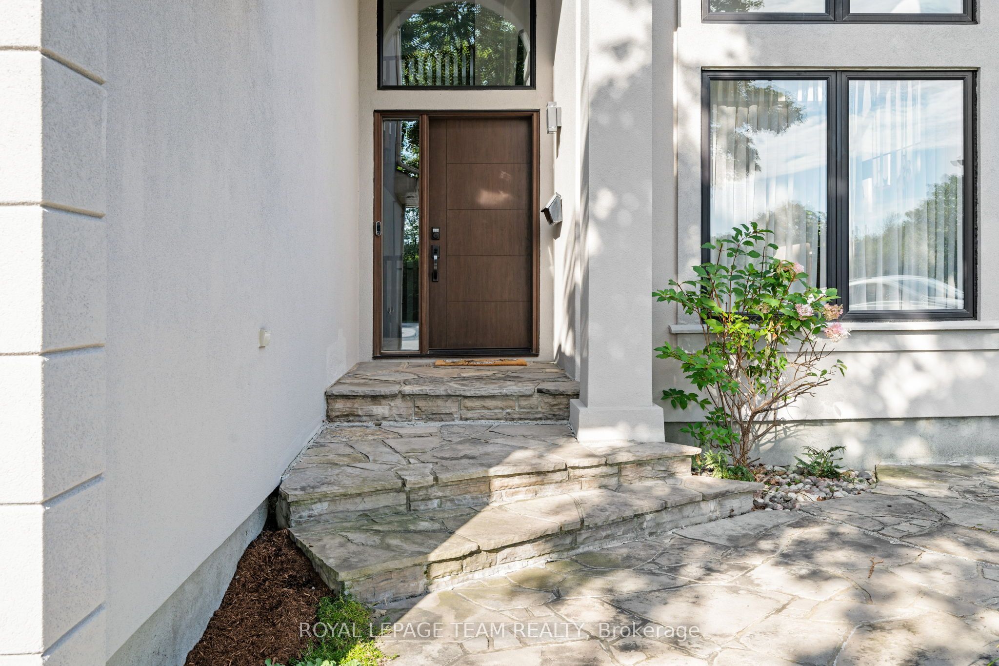 55 Witherspoon Crescent, Kanata, ON K2K 3L7 photo 2