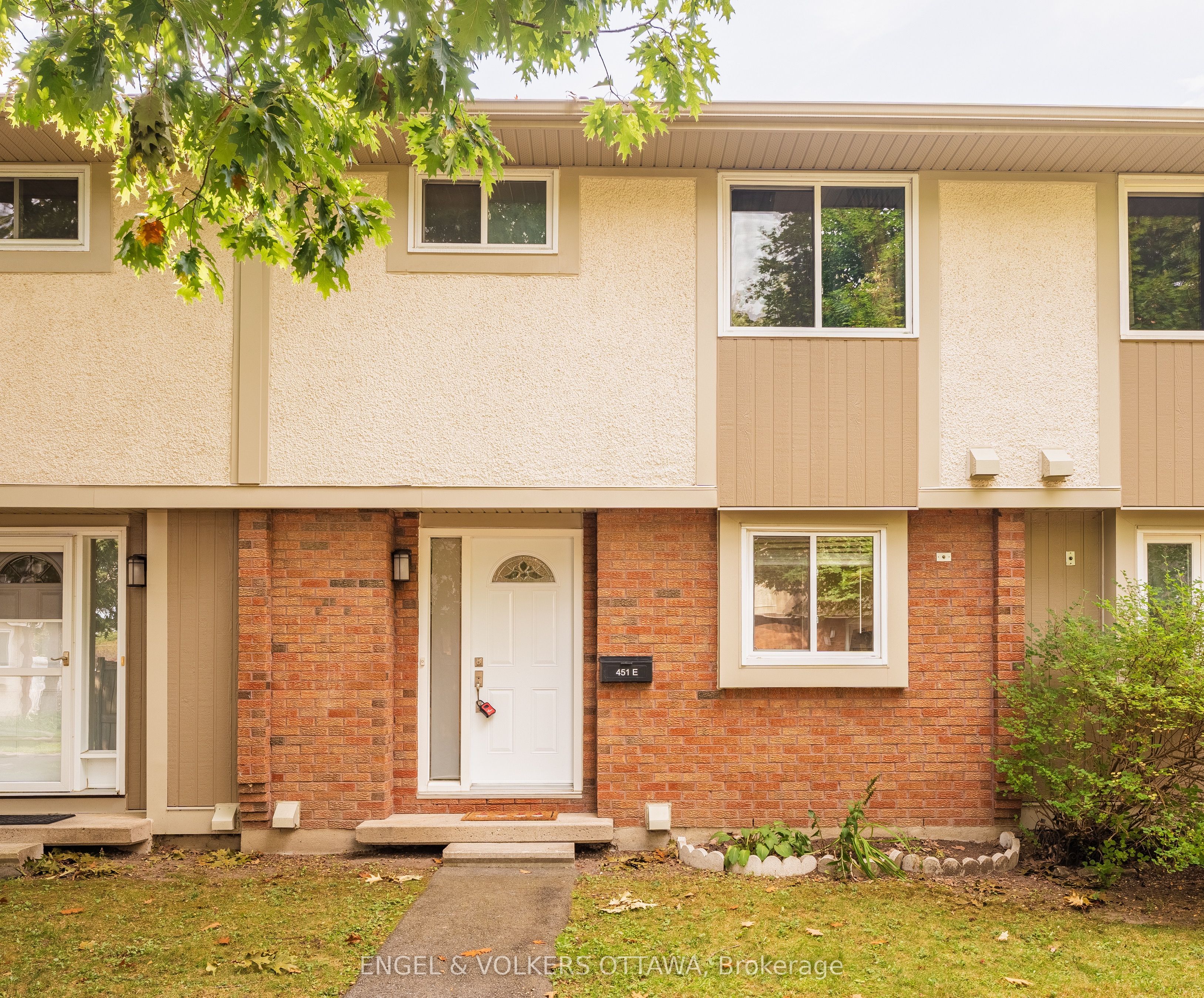 451 Moodie Drive E, Bells Corners and South to Fallowfield, ON K2H 8T6