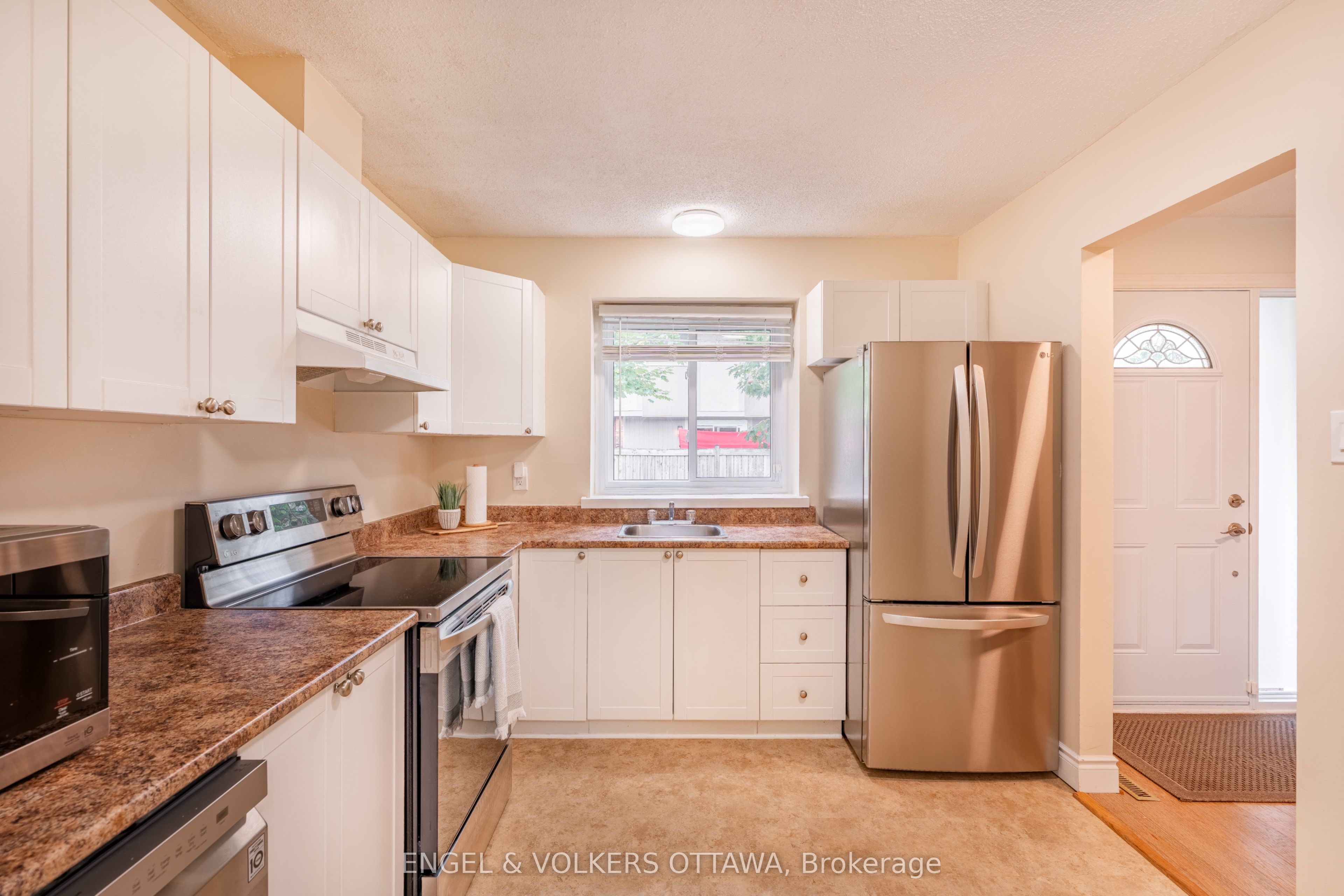 451 Moodie Drive E, Bells Corners and South to Fallowfield, ON K2H 8T6 photo 5