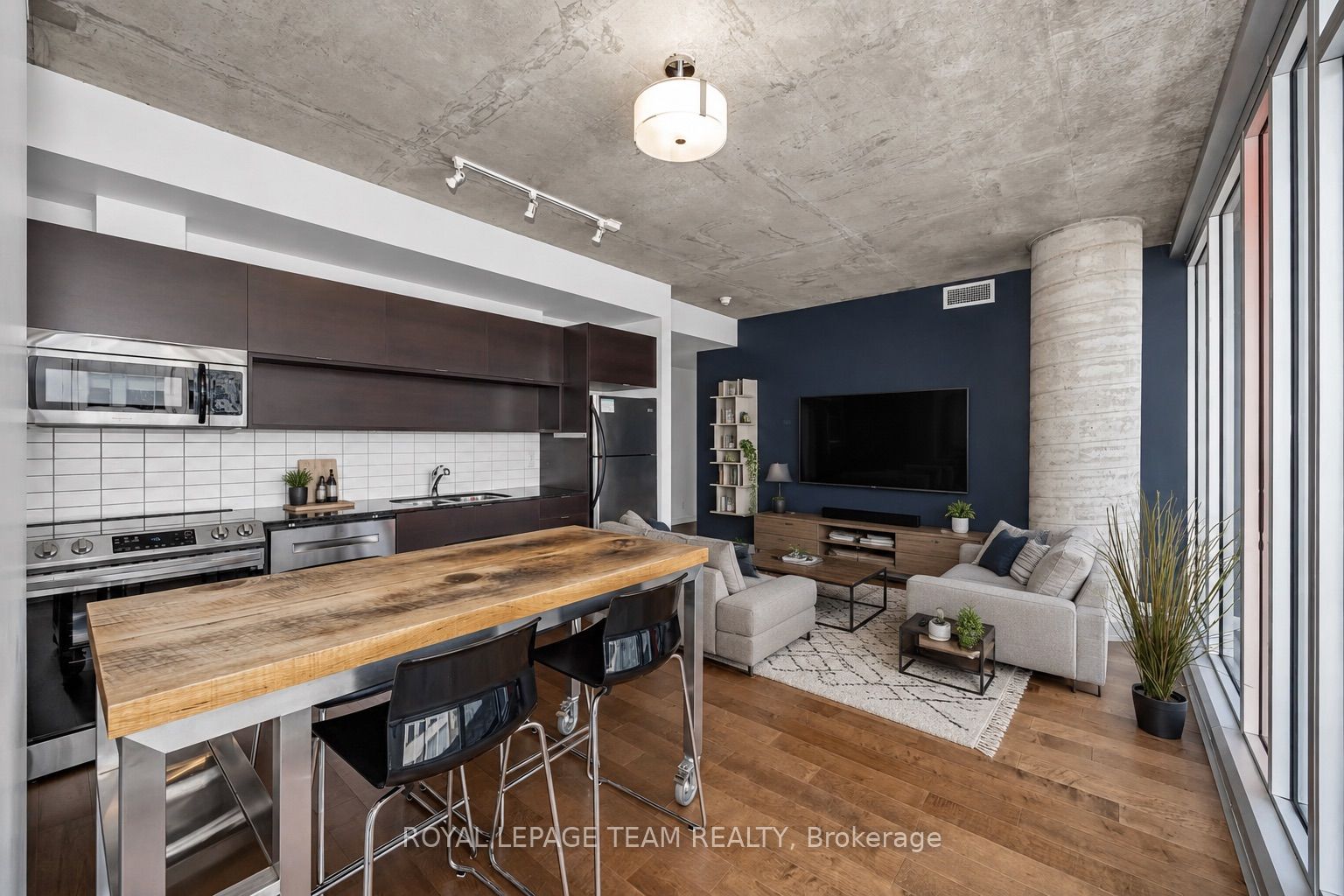 324 Laurier Avenue W 2010, Ottawa Centre, ON K1N 6P6 photo 2