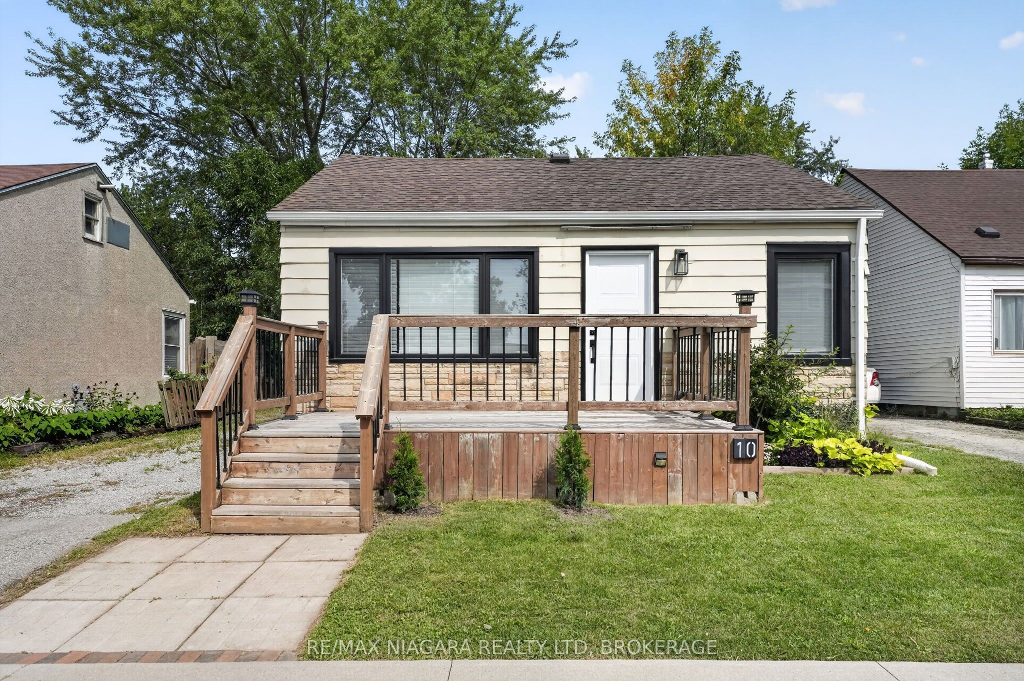 10 Churchill Avenue, Welland, ON L3B 4Y5