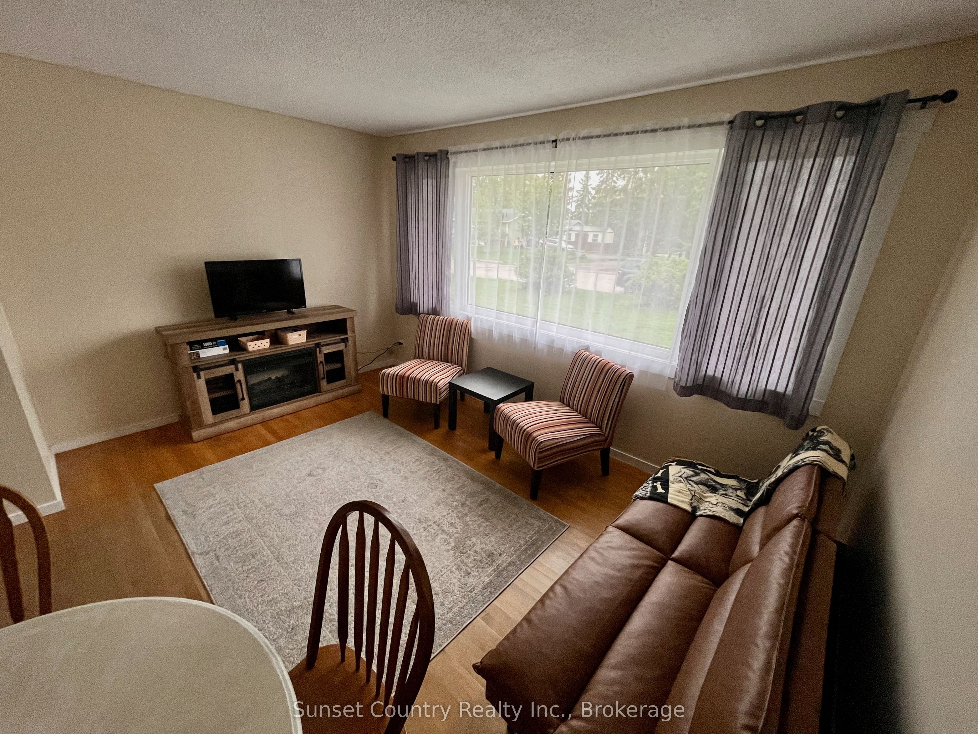 74 Elizabeth Avenue, Dryden, ON P8N 2L6 photo 3