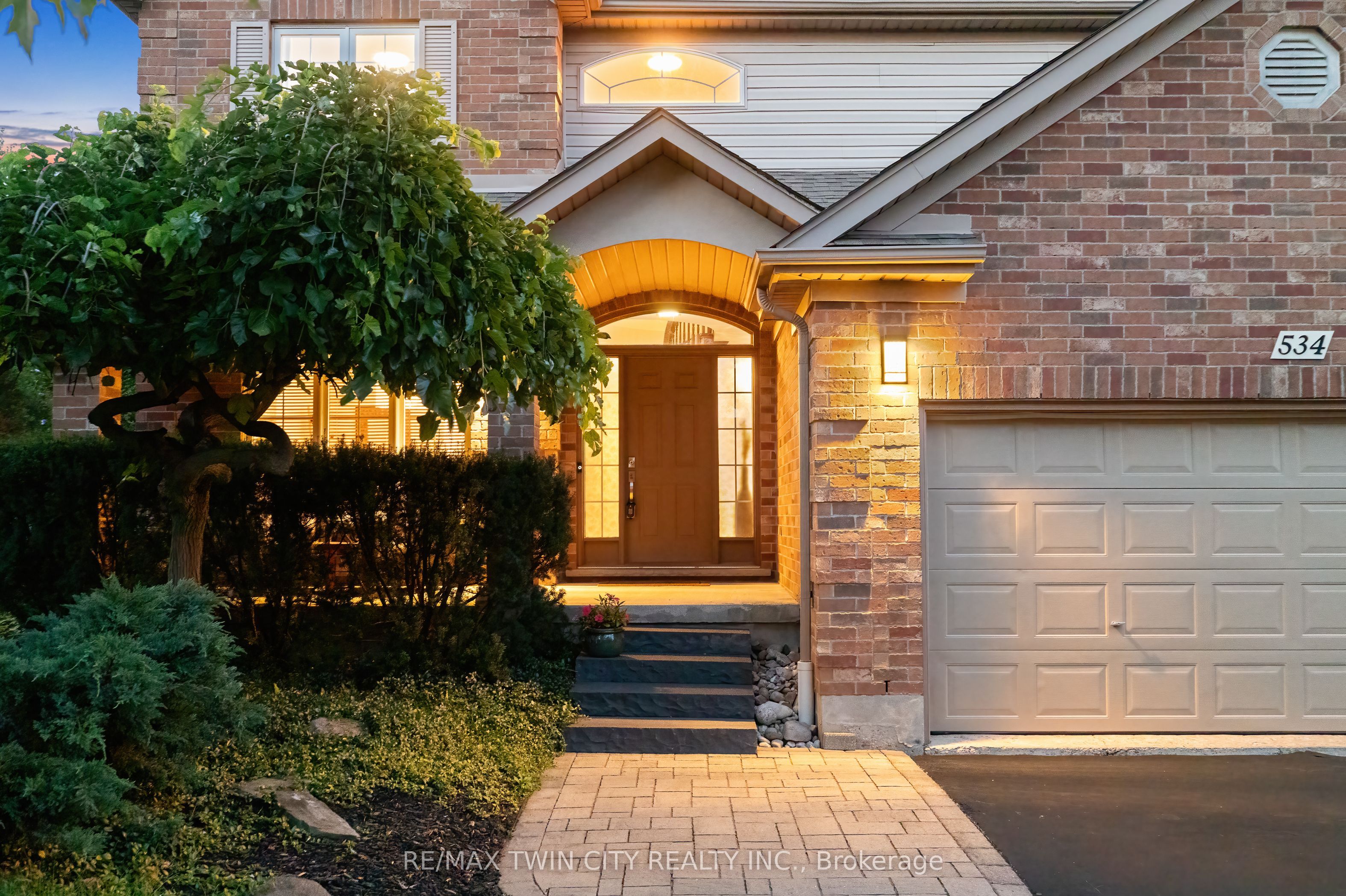 534 Birchleaf Walk, Waterloo, ON N2T 2W5 photo 3