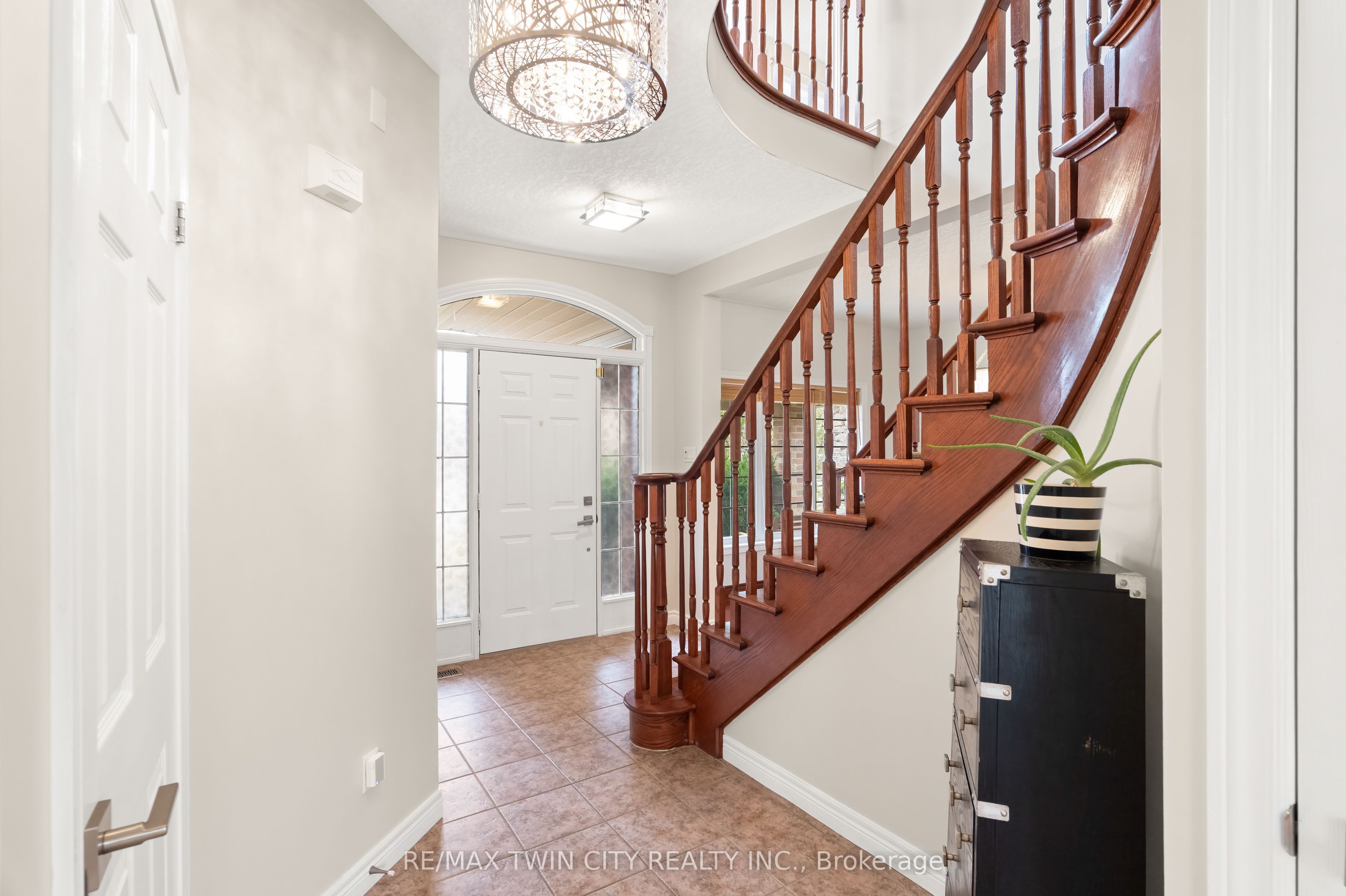 534 Birchleaf Walk, Waterloo, ON N2T 2W5 photo 4