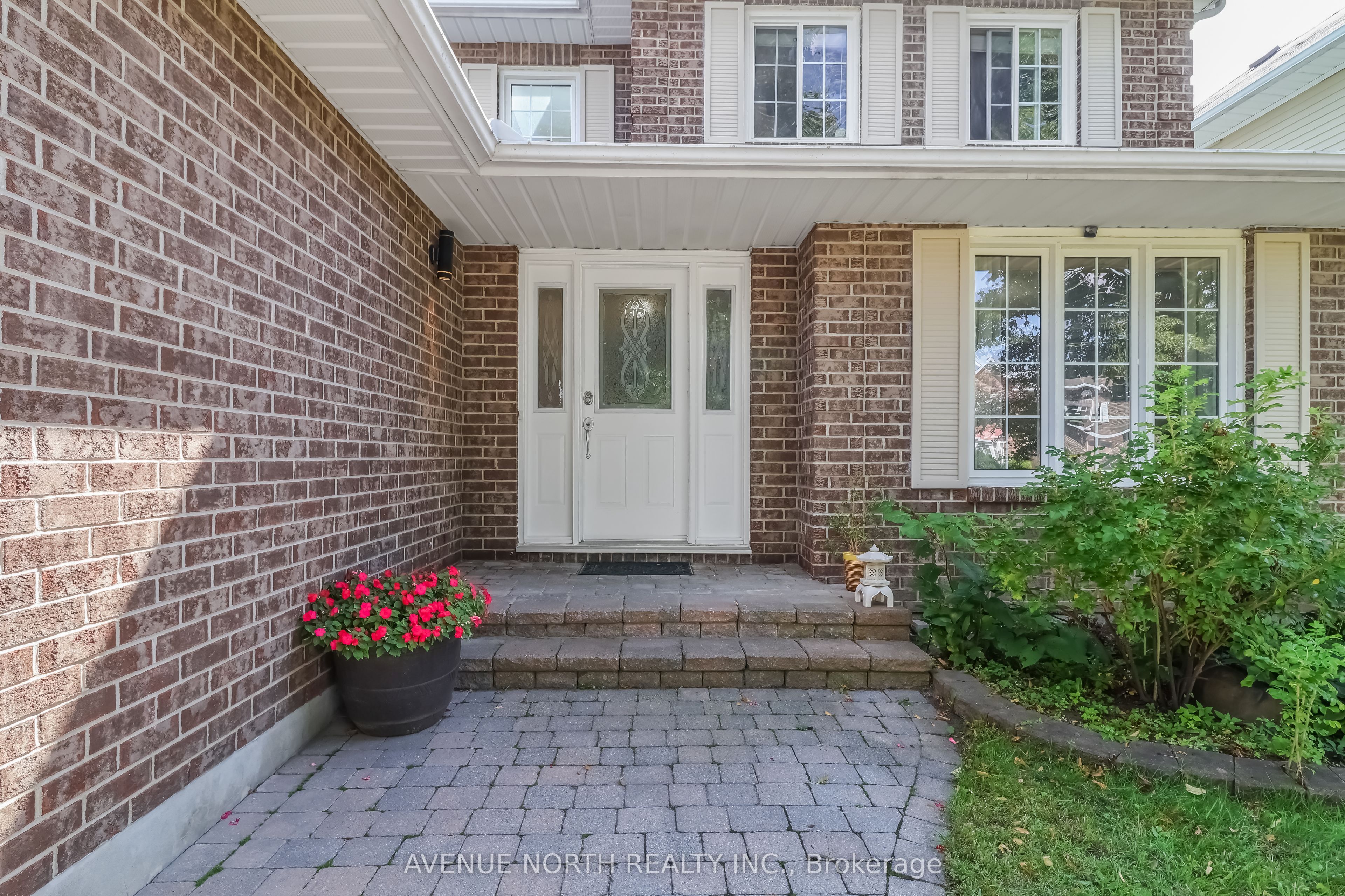 1674 Sansonnet Street S, Orleans - Convent Glen and Area, ON K1C 5Y6 photo 5