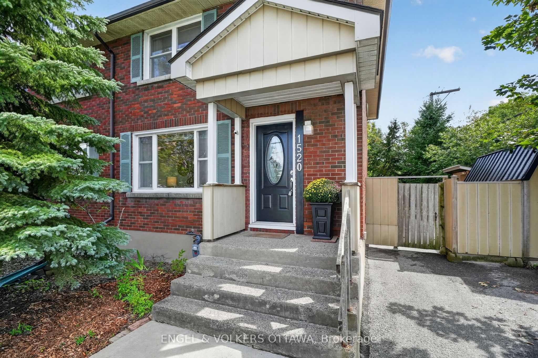 1520 Laperriere Avenue, Carlington - Central Park, ON K1Z 7S9 photo 2