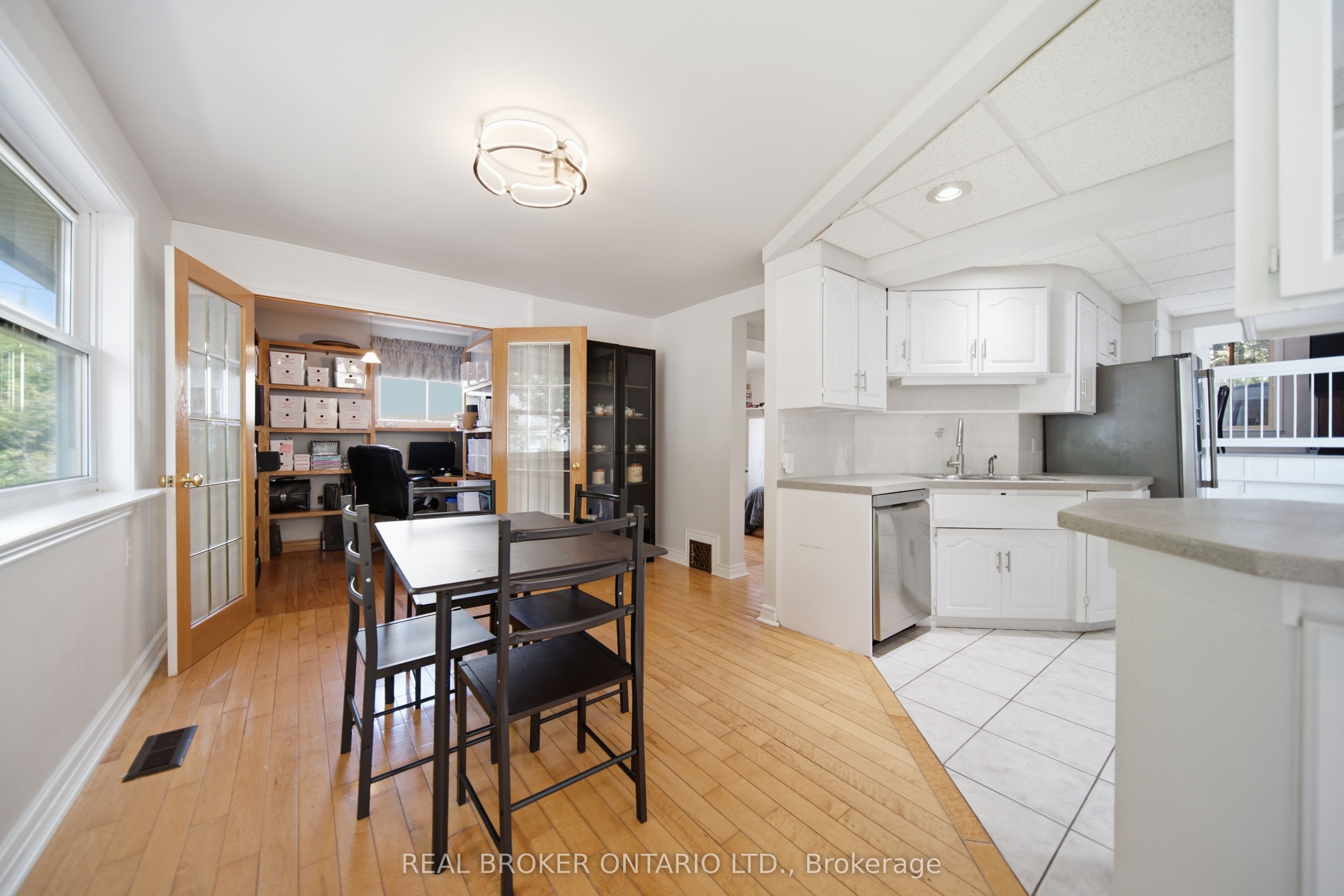 35 Perth Road, Kitchener, ON N2M 3G6 photo 4