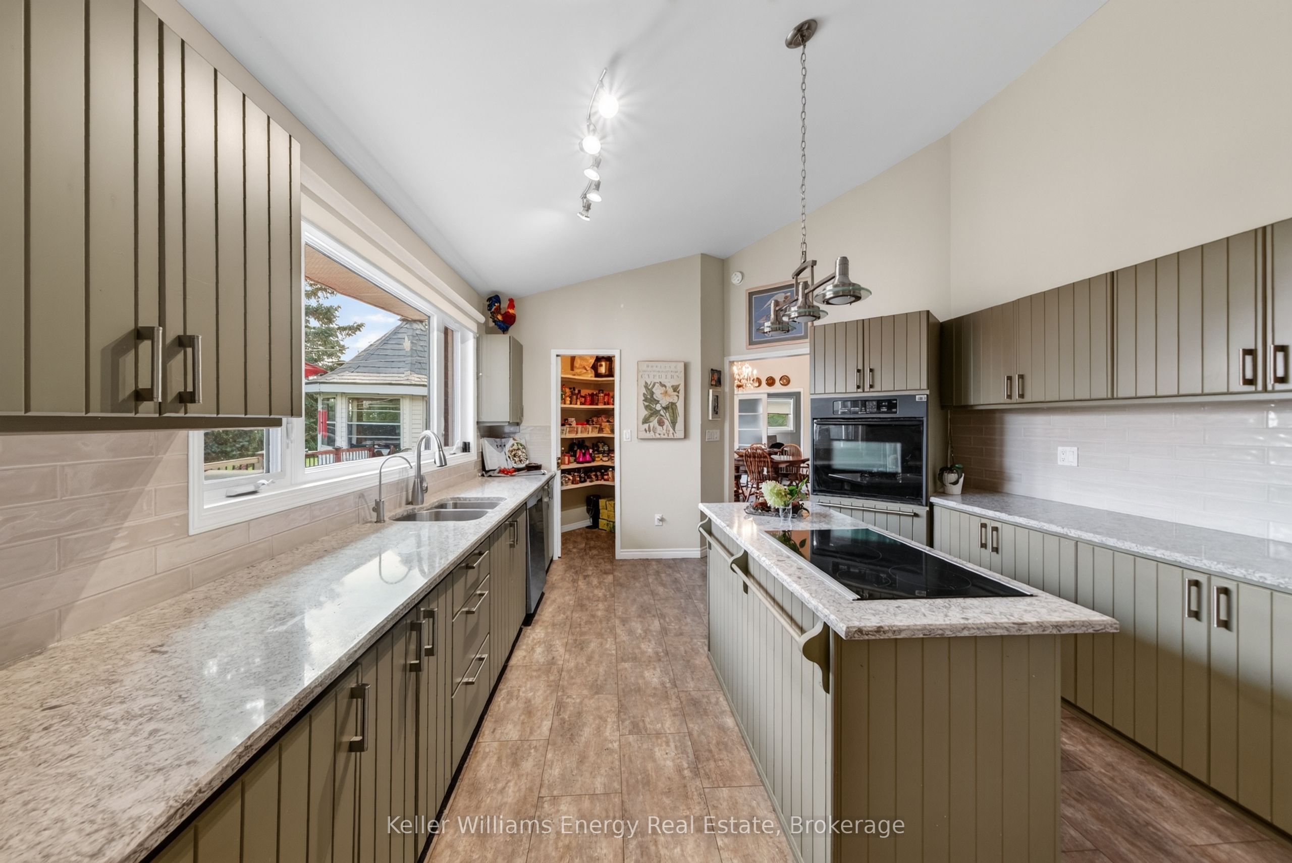 89 Smith's Bay Avenue, Prince Edward County, ON K0K 2T0 photo 5
