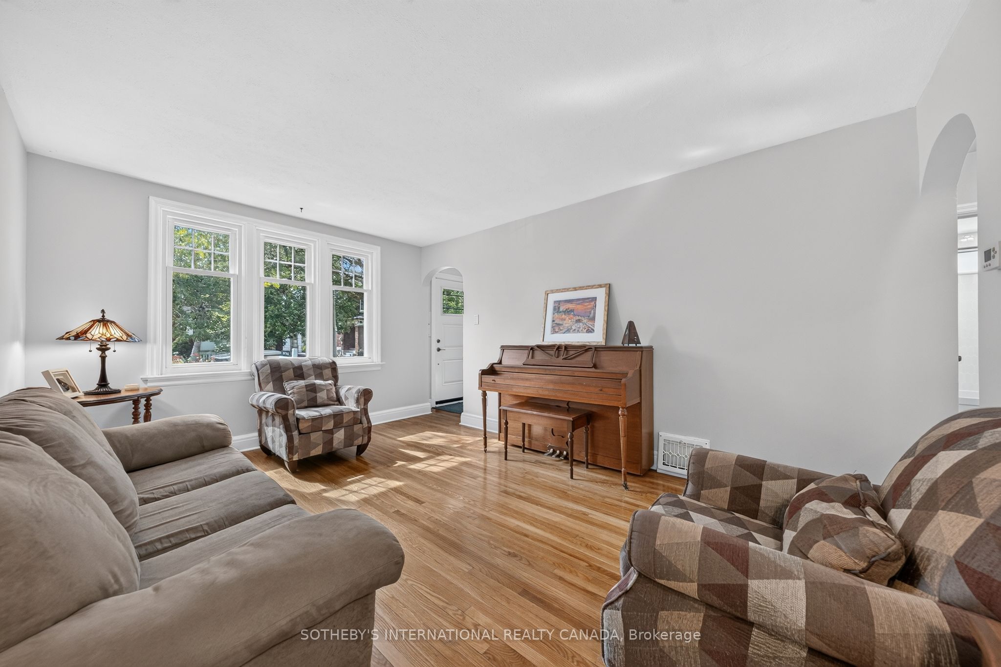 38 Roslin Avenue S, Waterloo, ON N2L 2P8 photo 3