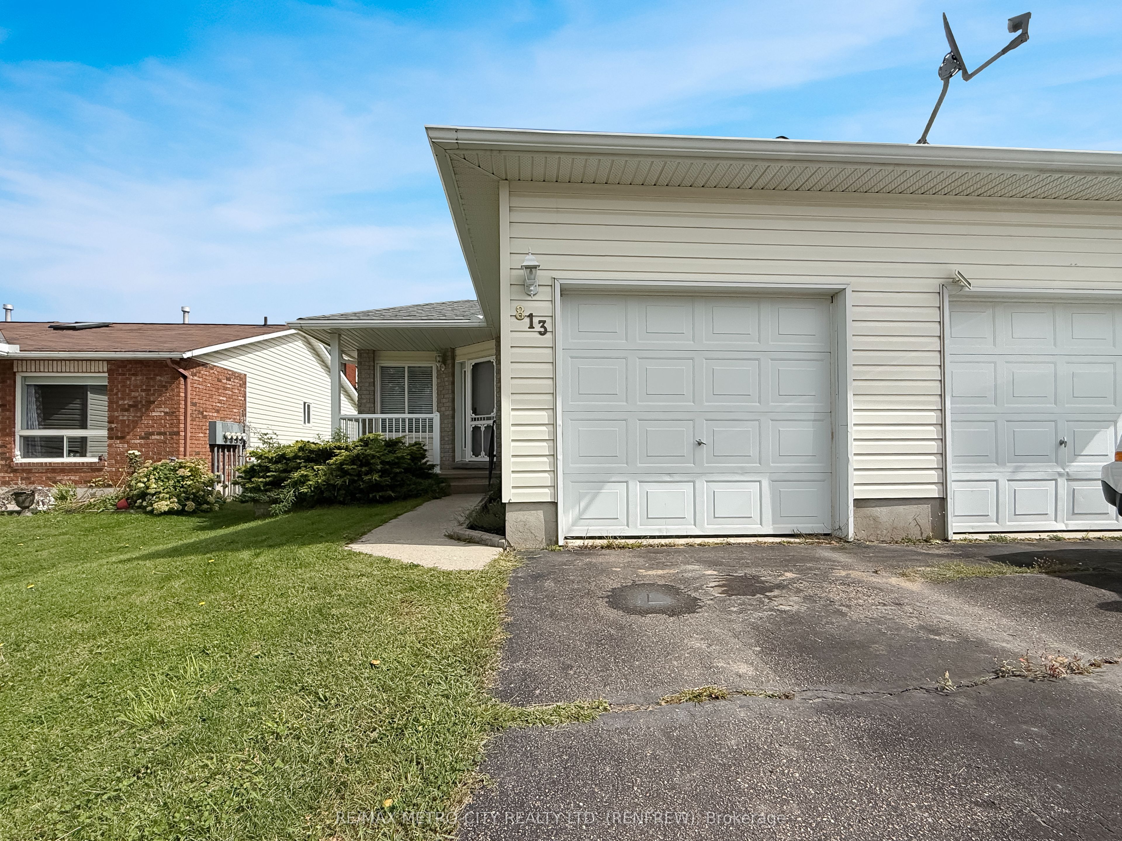 813 Eighth Street, Renfrew, ON K7V 4K9 photo 2