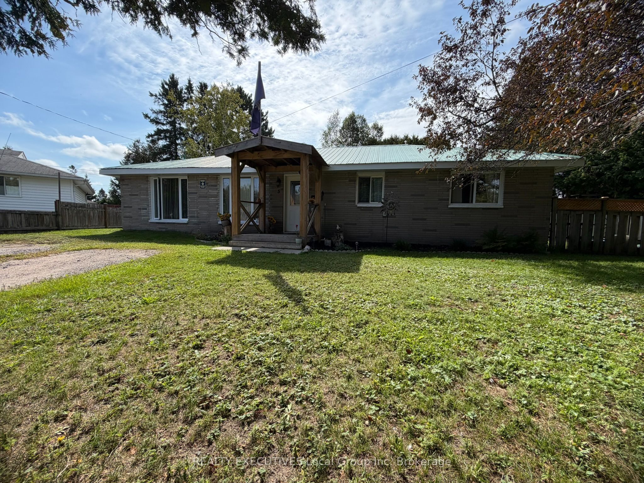 5 Ralph Place, North Bay, ON P1A 1L3 photo 2