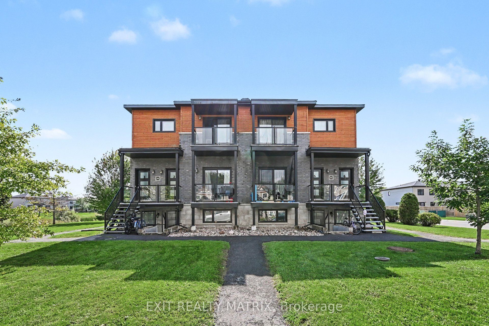251 Capri Avenue 1, Russell, ON K0A 1W0