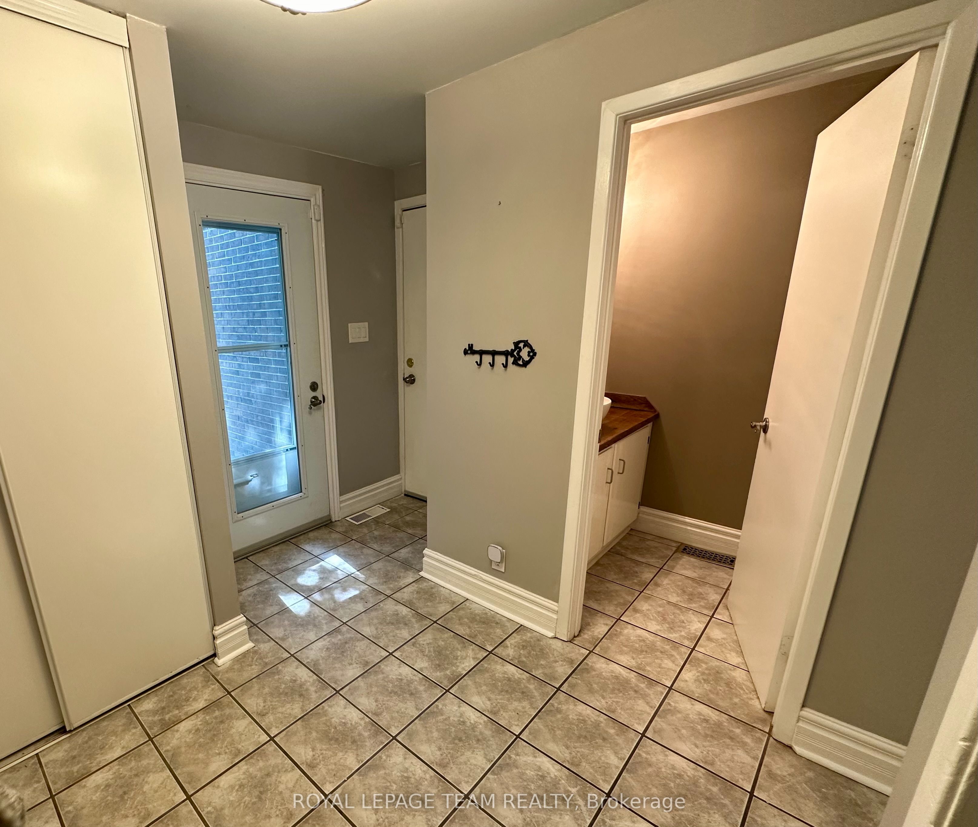 87 GLEN PARK Drive, Blackburn Hamlet, ON K1B 3Z1 photo 3