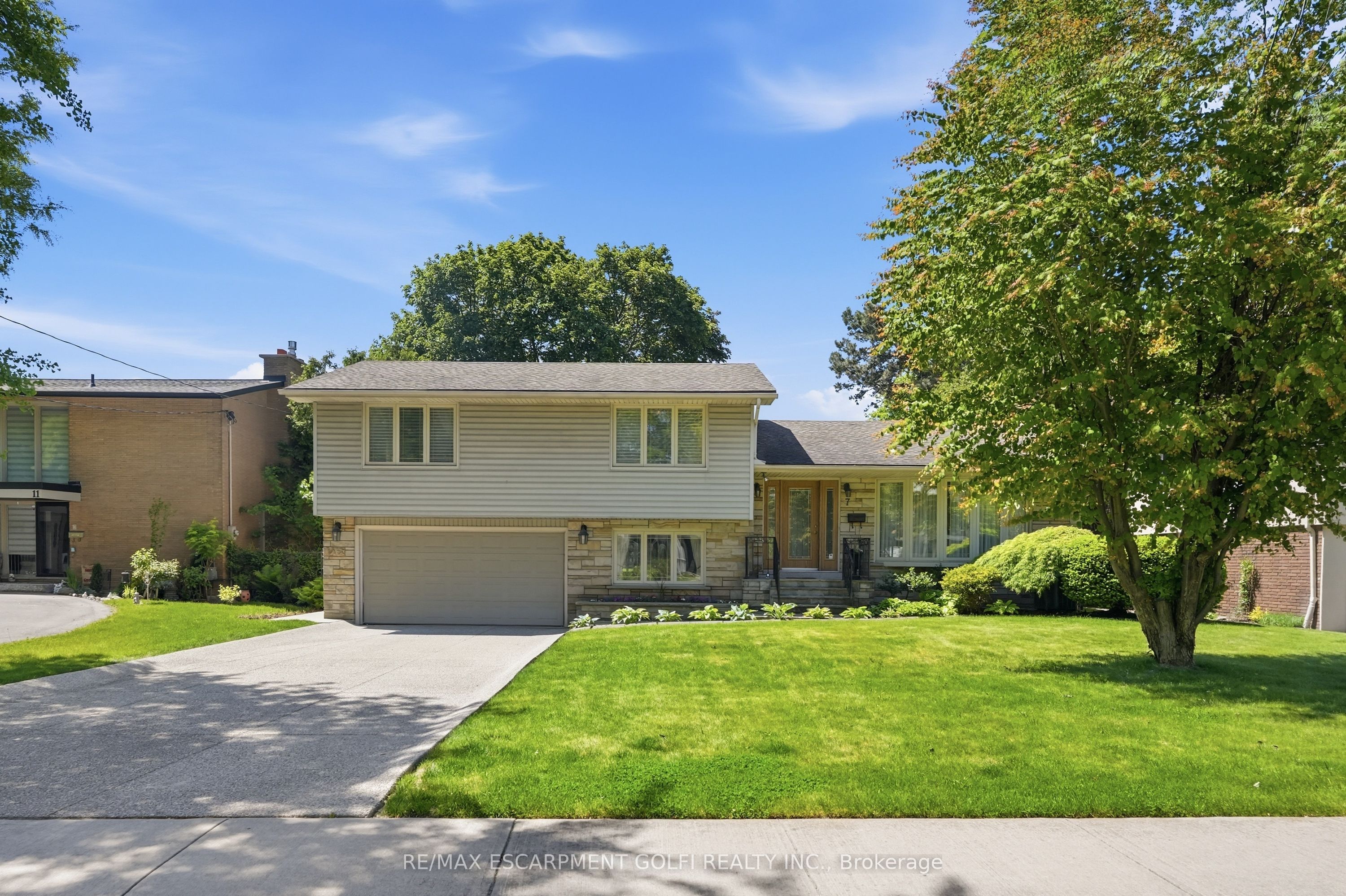 7 Braemar Place, Hamilton, ON L9C 1C9