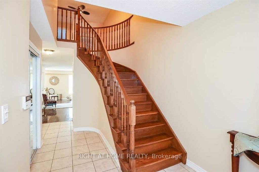 344 E MAIN St E, Grimsby Street E, Grimsby, ON L3M 1R3 photo 3