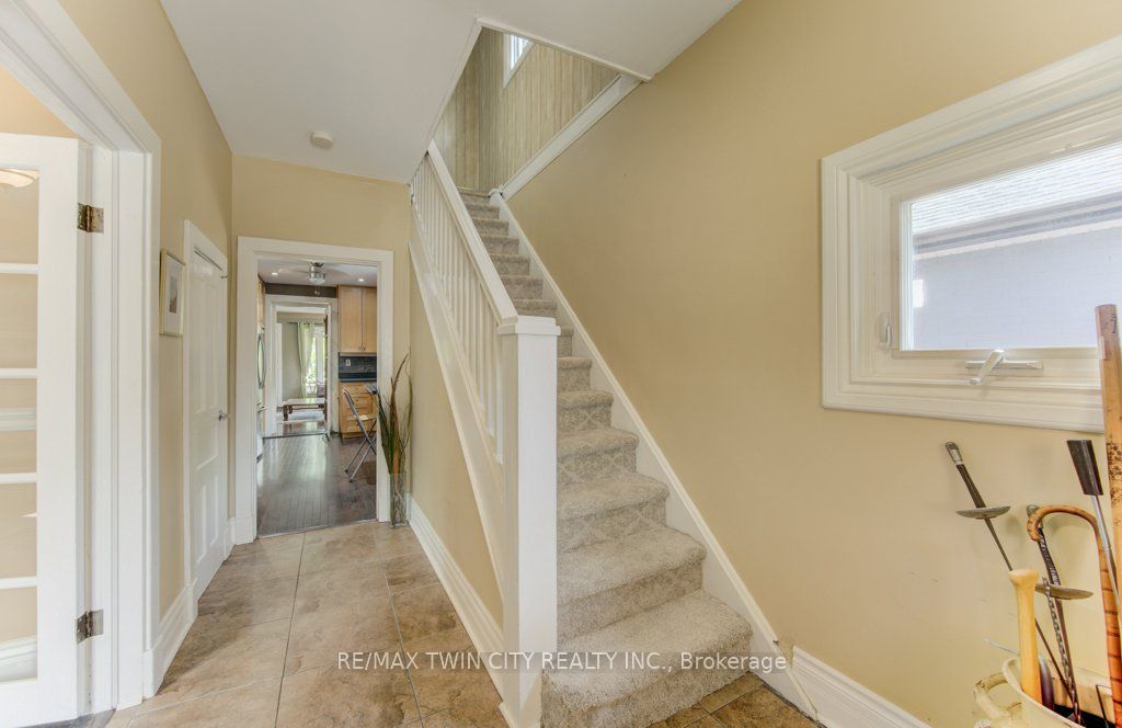 271 London Road W, Guelph, ON N1H 2C7 photo 3