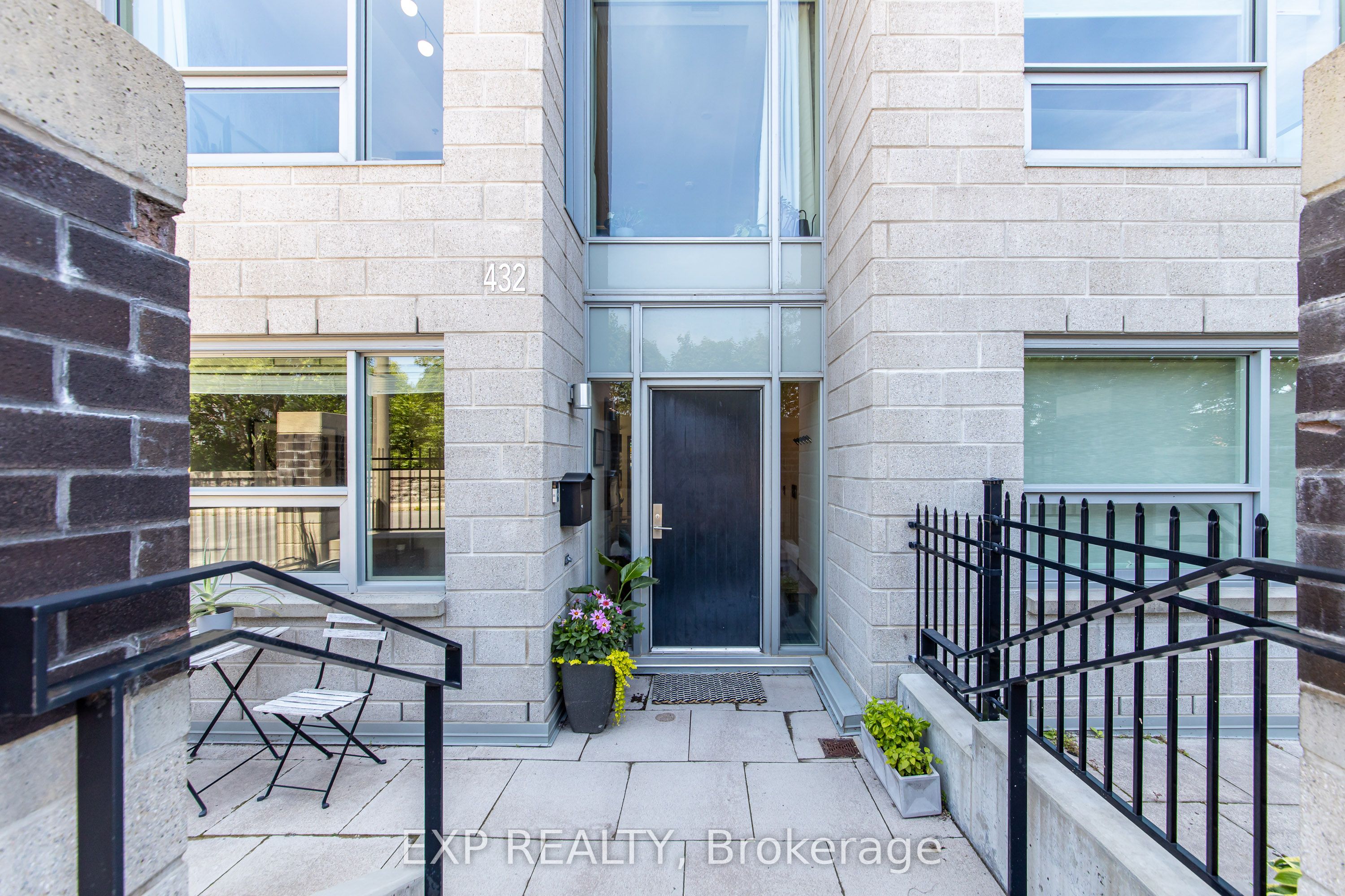 432 Sparks Street, Ottawa Centre, ON K1R 0B3 photo 2