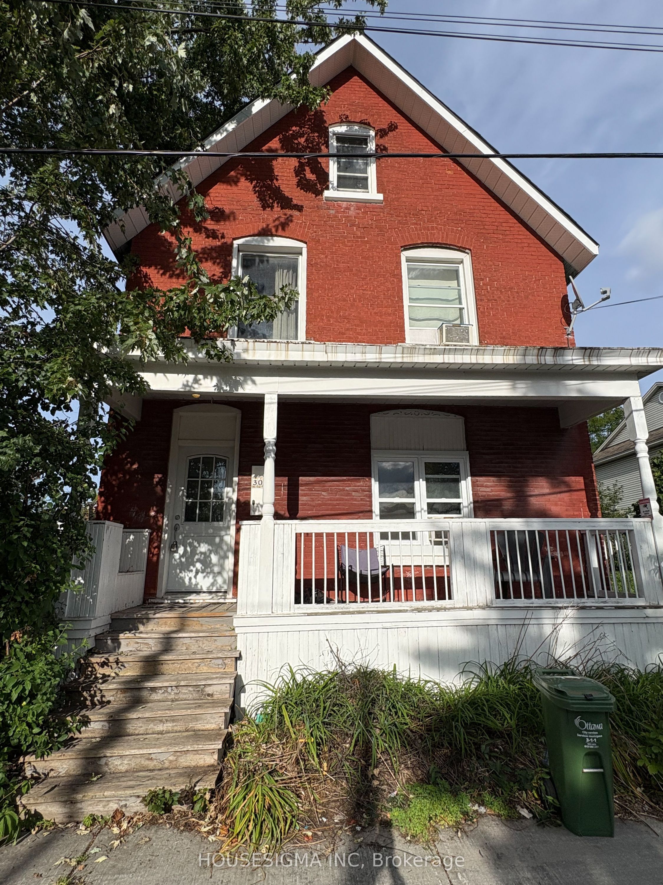 301 Cyr Avenue, Vanier and Kingsview Park, ON K1L 7N6 photo 2