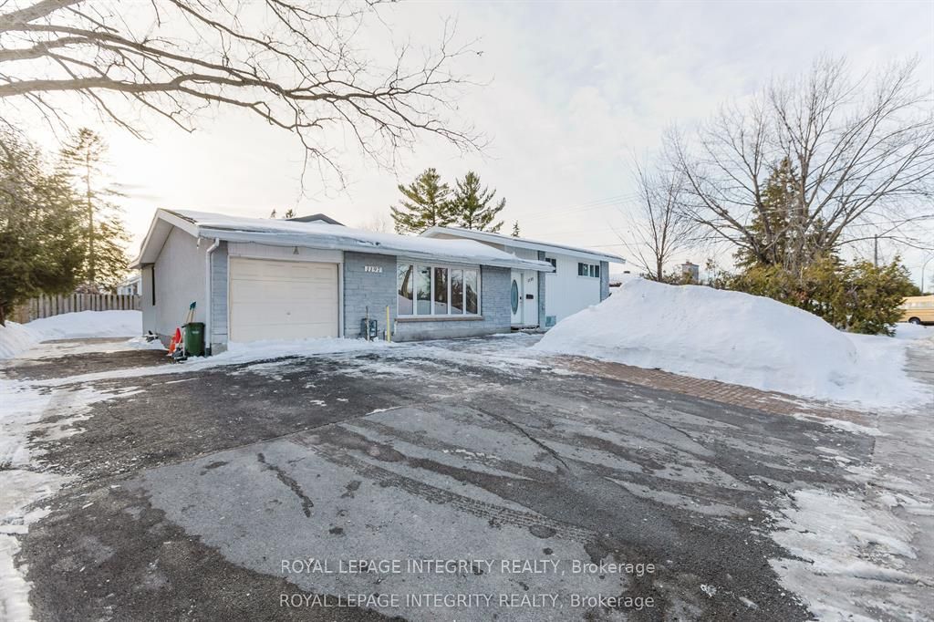 1197 Deer Park Road W, Cityview - Parkwoods Hills - Rideau Shore, ON K2E 6H5 photo 3