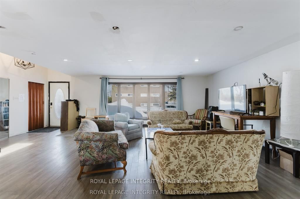 1197 Deer Park Road W, Cityview - Parkwoods Hills - Rideau Shore, ON K2E 6H5 photo 4