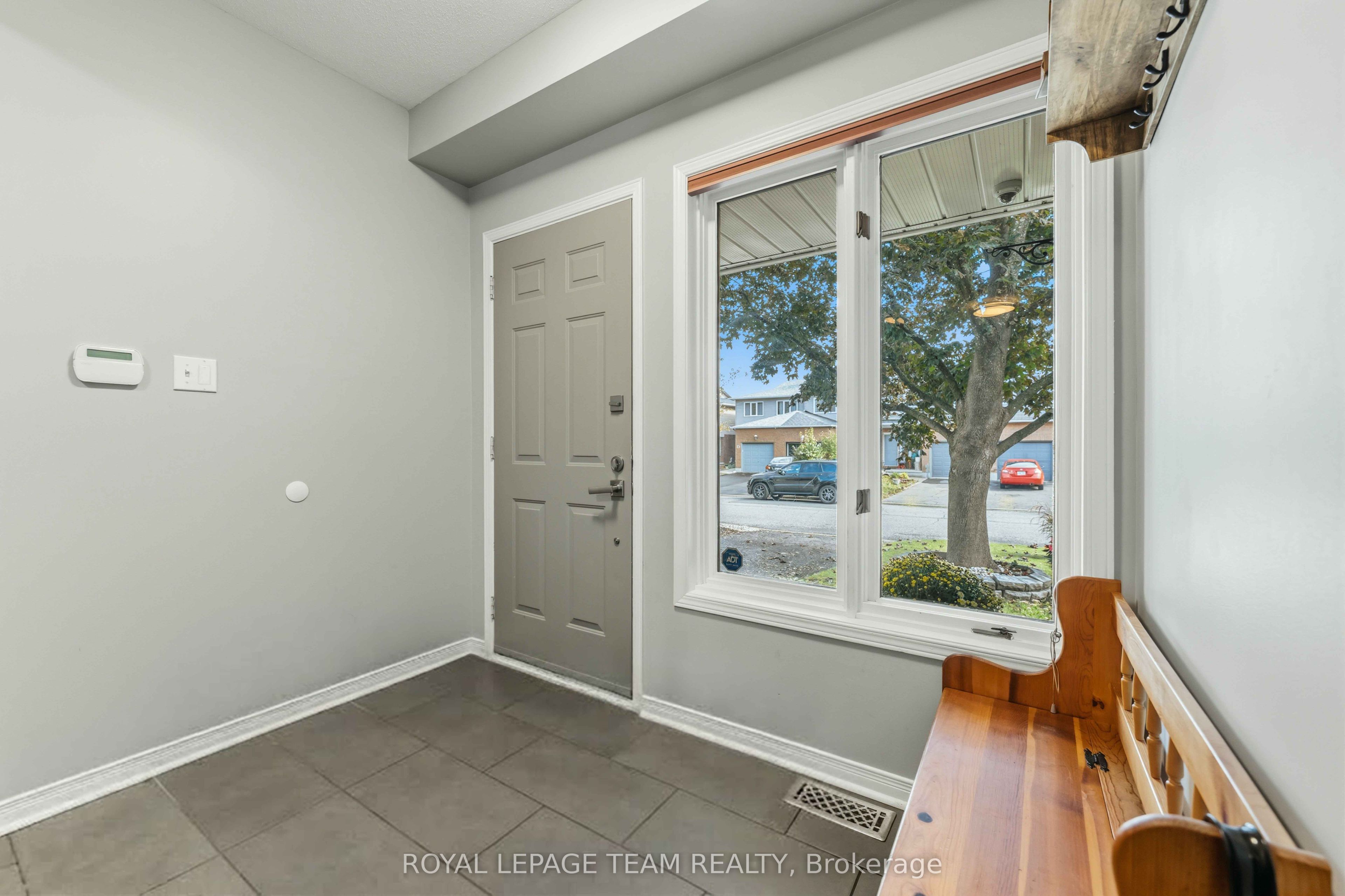 76 Hunter's Glen Crescent, Hunt Club - South Keys and Area, ON K1T 3R1 photo 3