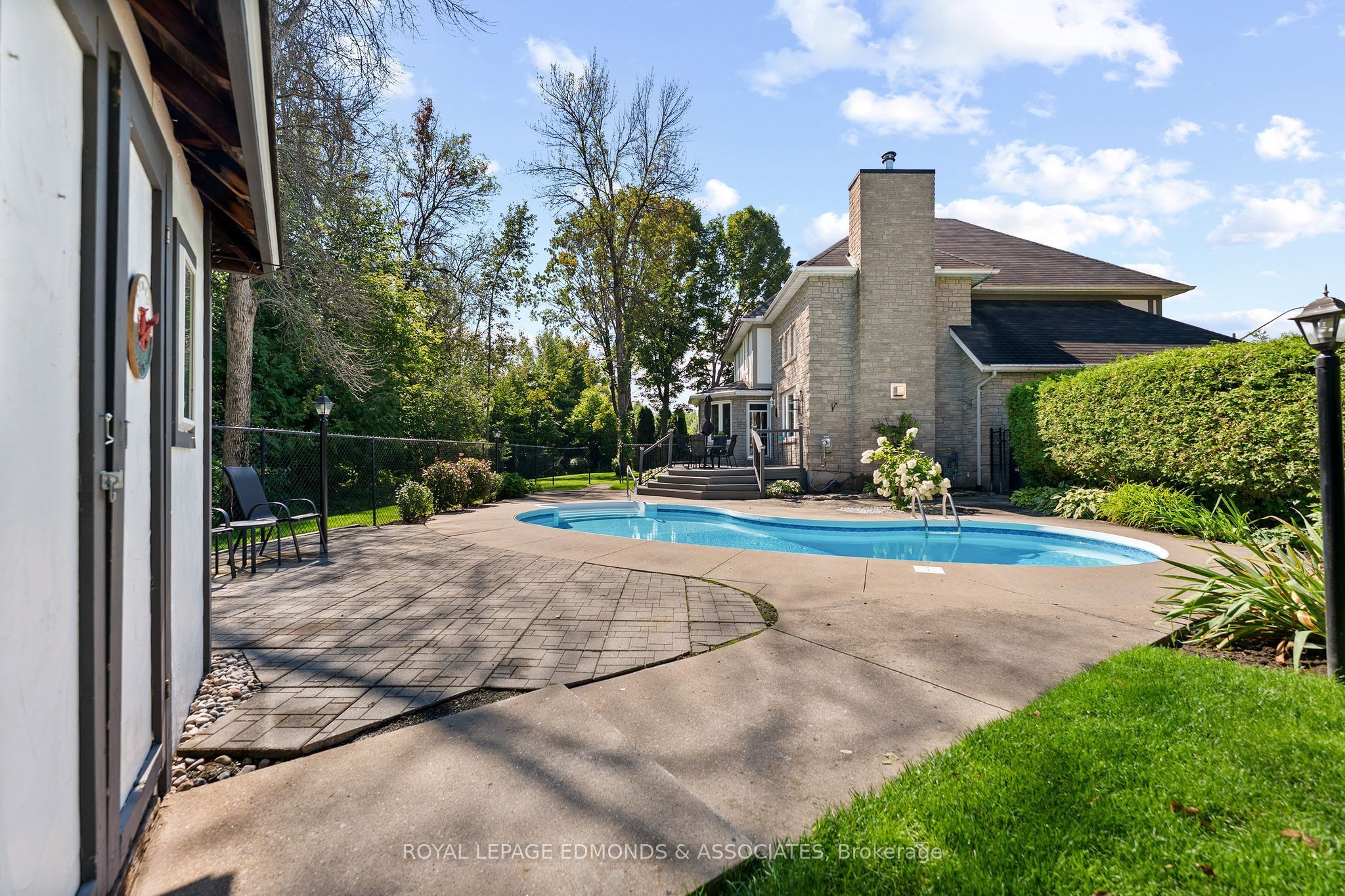 131 Owens Street, Pembroke, ON K8A 8K1 photo 2
