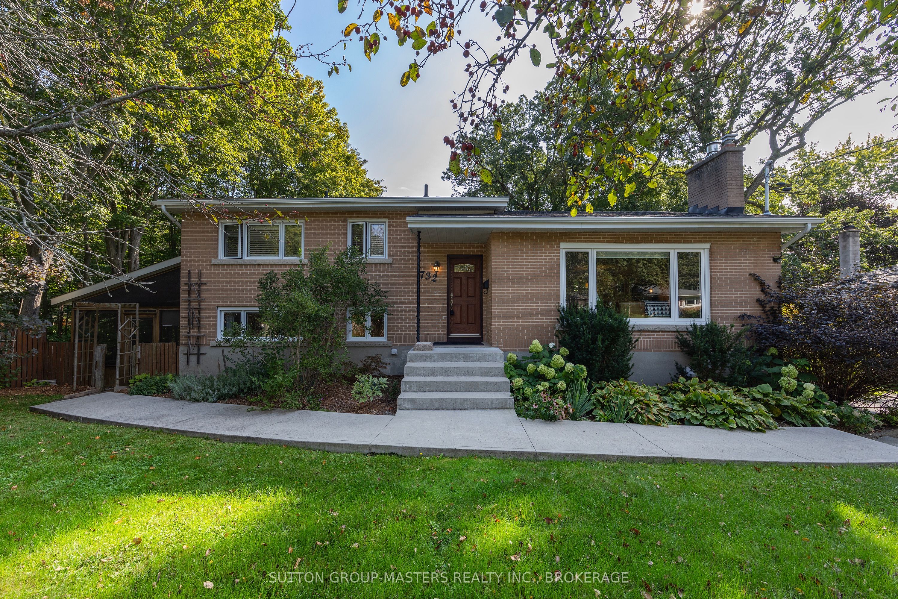732 Centre Street, Kingston, ON K7M 5E4 photo 2