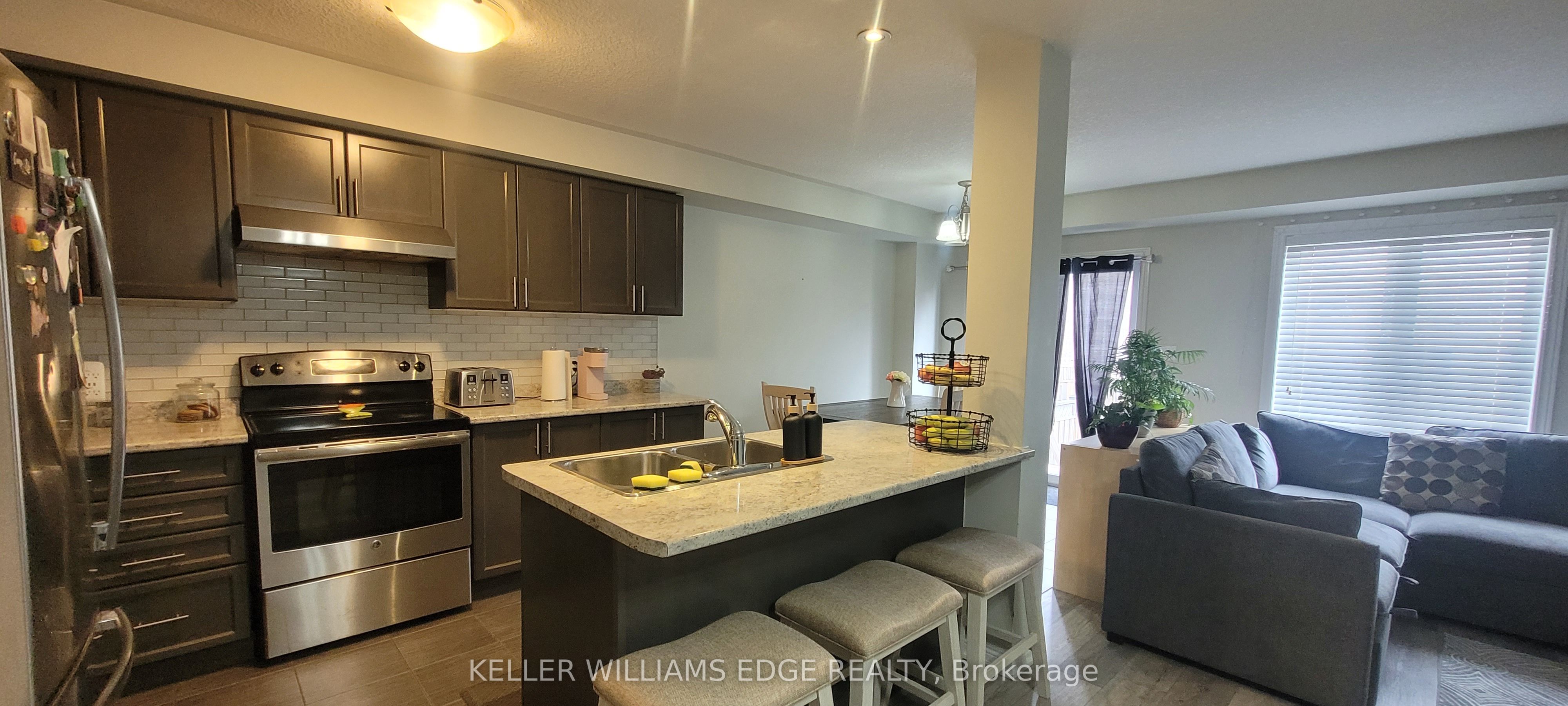 90 Bloom Crescent, Hamilton, ON L0R 1P0 photo 2