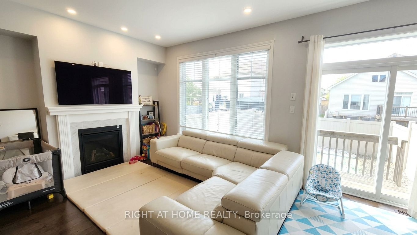 323 ALASKEN Drive, Blossom Park - Airport and Area, ON K1T 0M3 photo 2