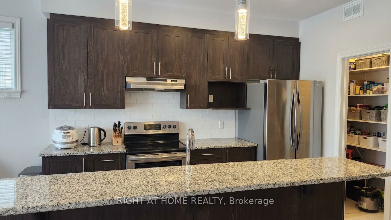 323 ALASKEN Drive, Blossom Park - Airport and Area, ON K1T 0M3 photo 3