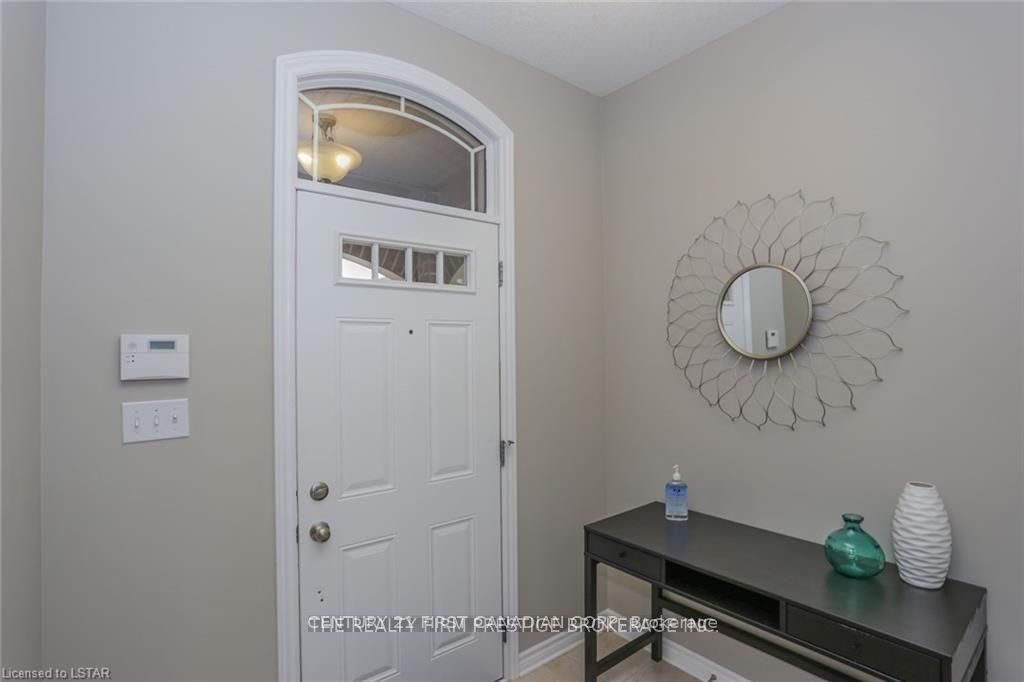 950 Oakcrossing Road, London North, ON N6H 0A7 photo 5