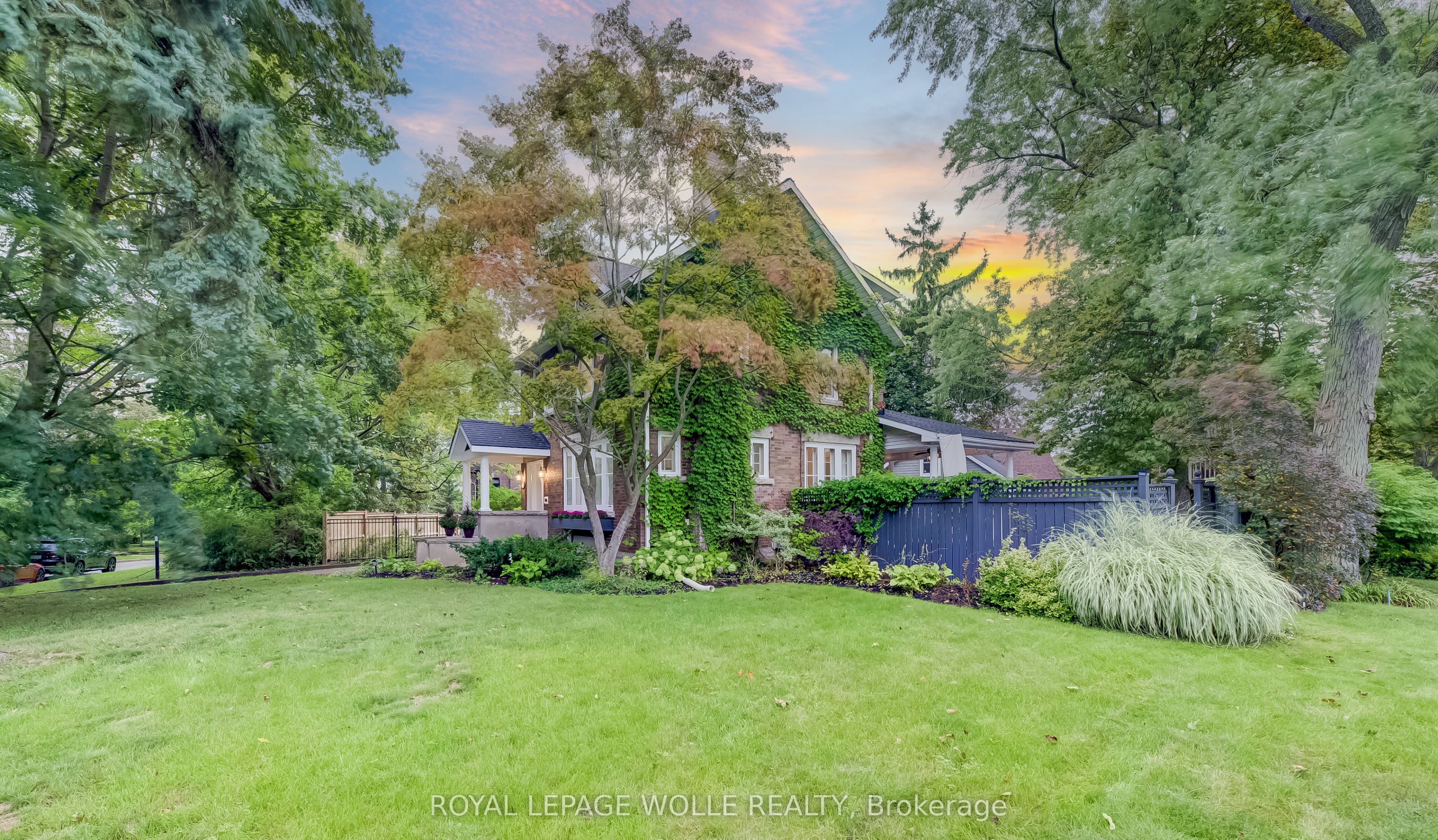 121 Allen Street W, Waterloo, ON N2L 1E8 photo 3