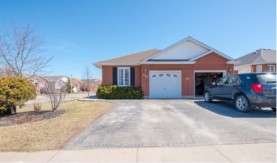 166 St. Lawrence Drive, Welland, ON L3C 7H6 photo 2