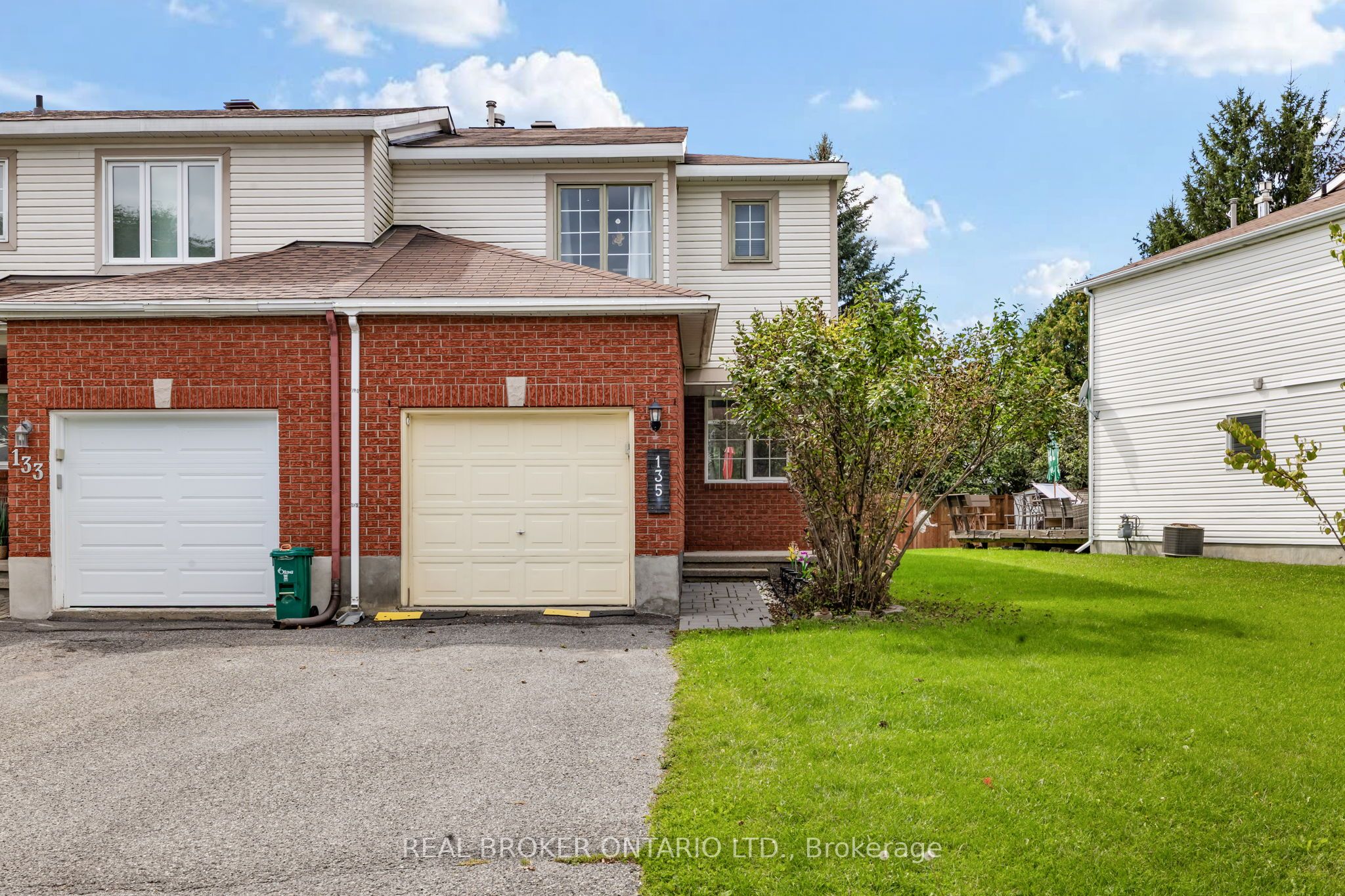 135 Daventry Crescent, Barrhaven, ON K2J 4M9 photo 2