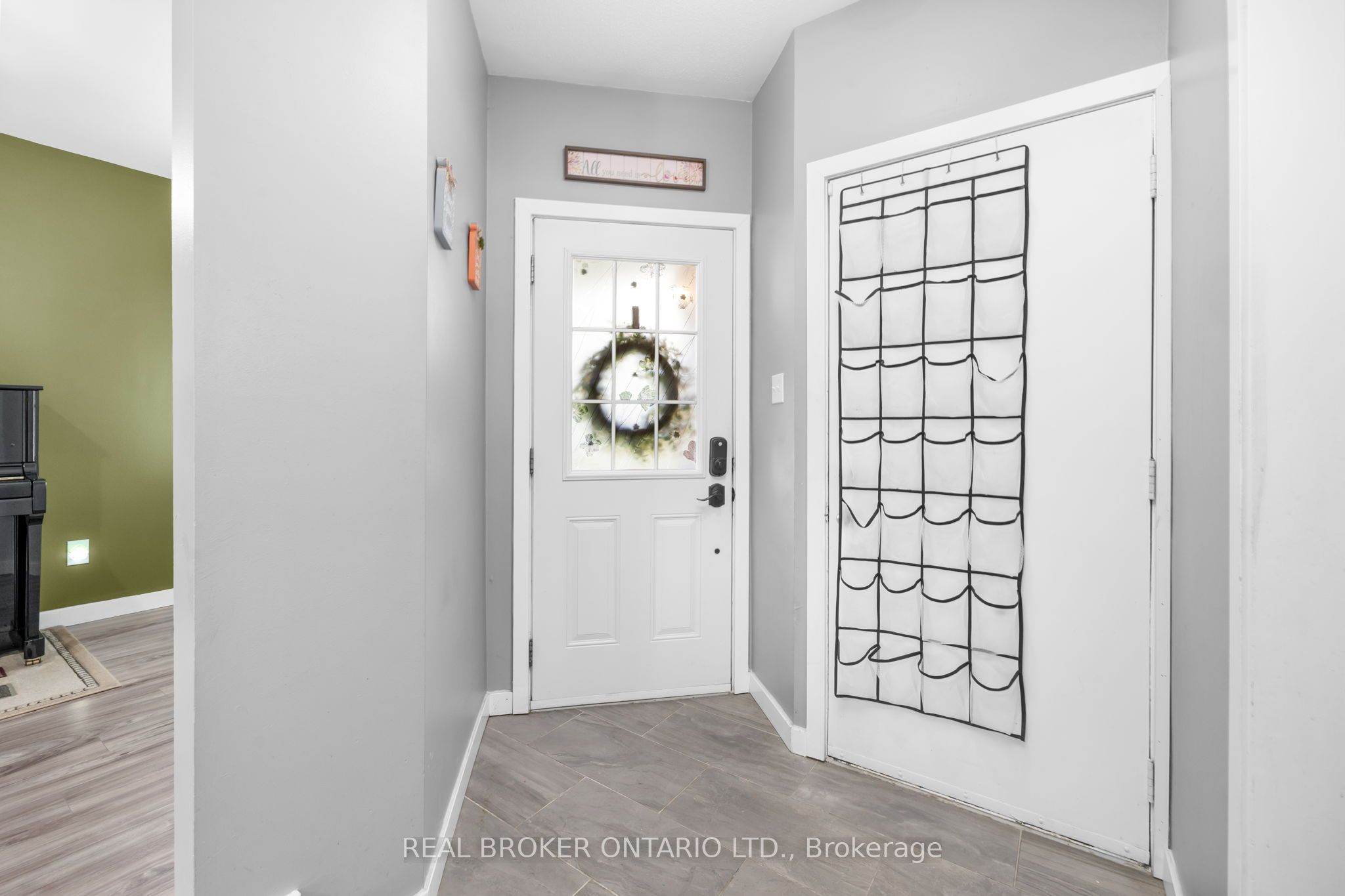 135 Daventry Crescent, Barrhaven, ON K2J 4M9 photo 4