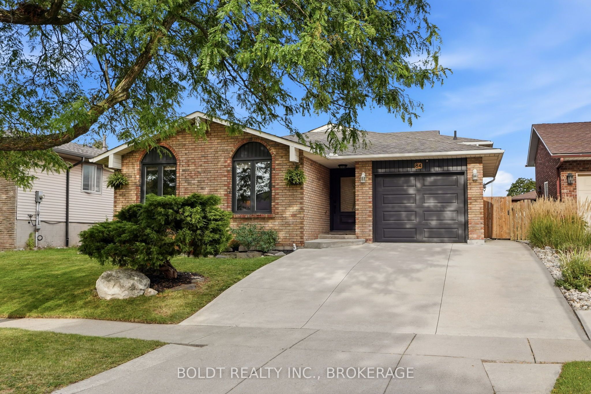 84 Allanbrook Street, Hamilton, ON L8J 1R1